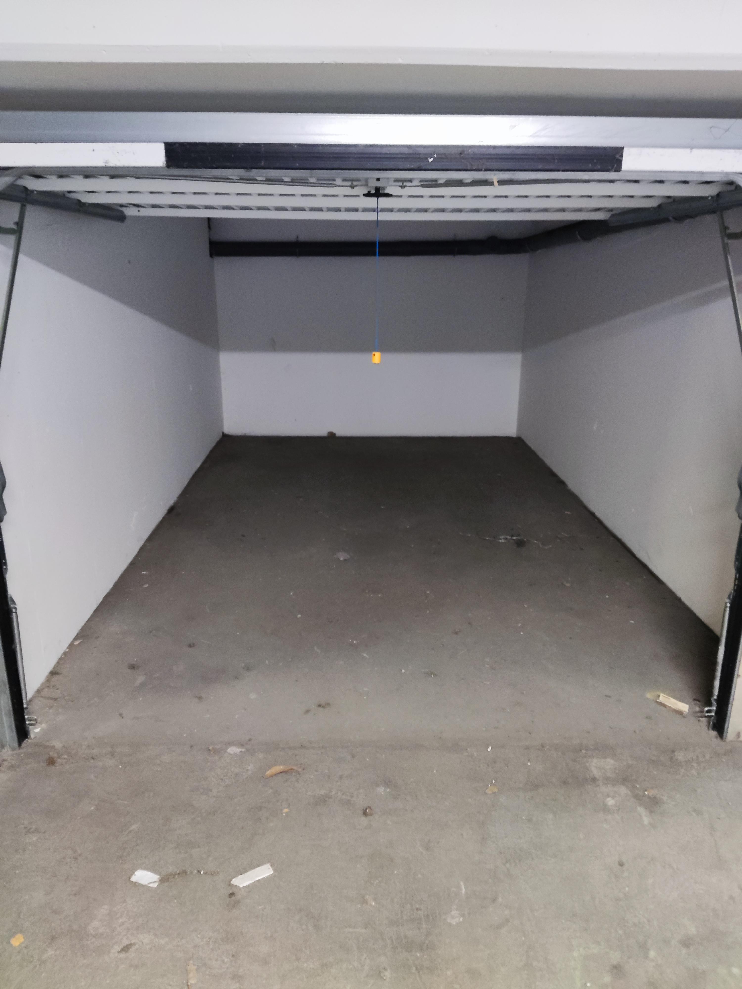 Garage fermé en location / Cormeilles-en-Parisis