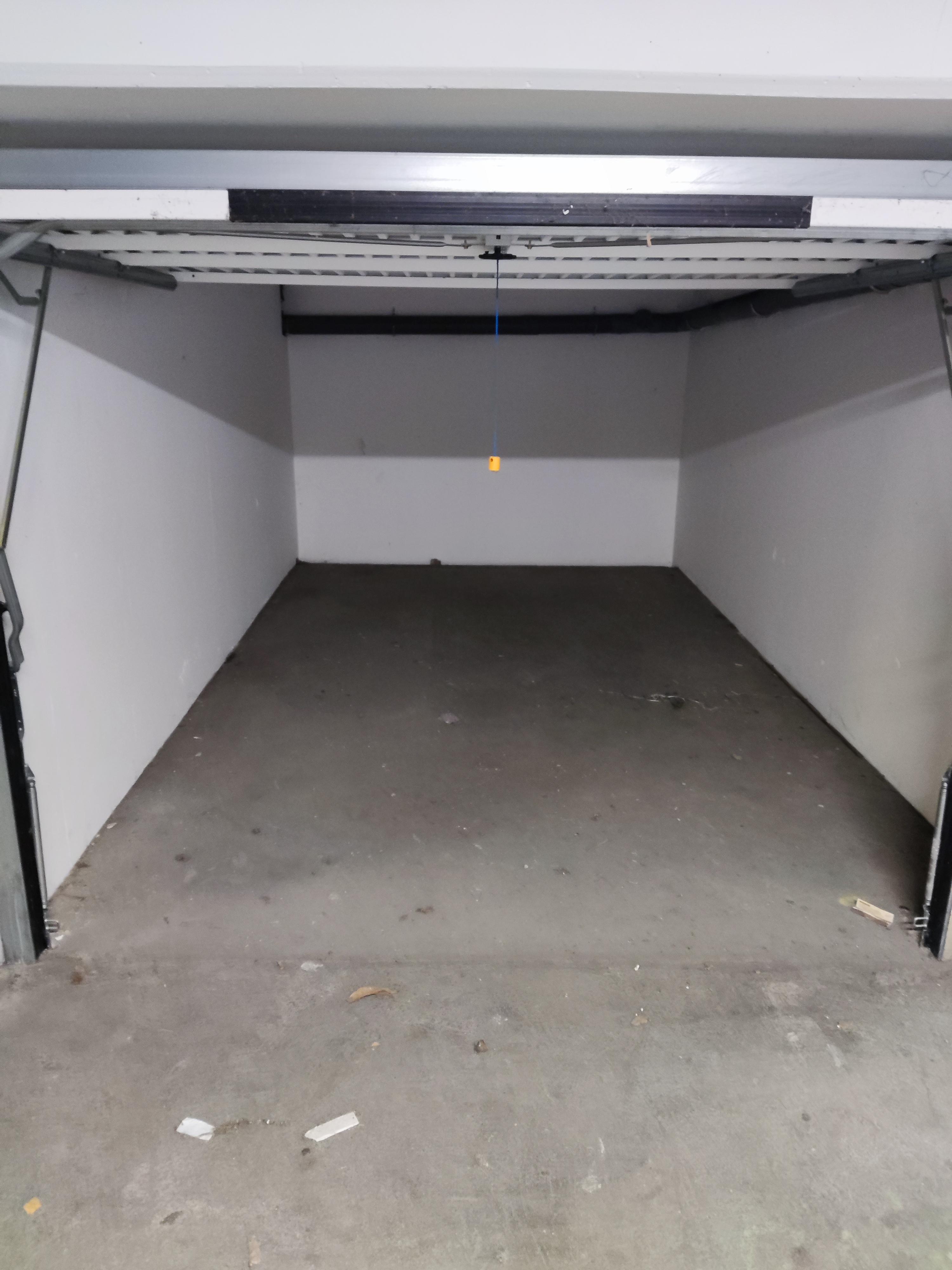 Garage fermé en location / Cormeilles-en-Parisis