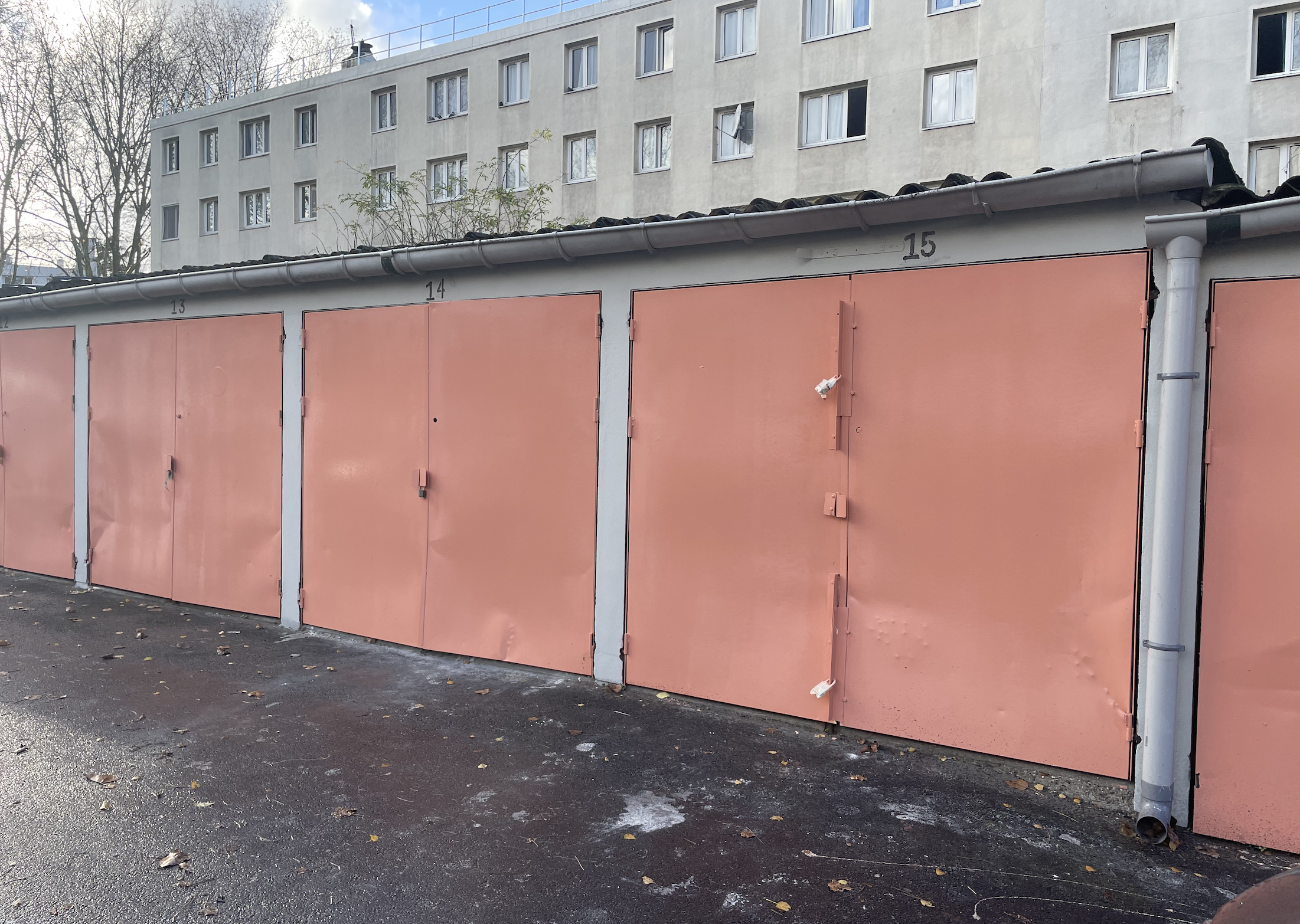 Box de stockage ou emplacement voiture