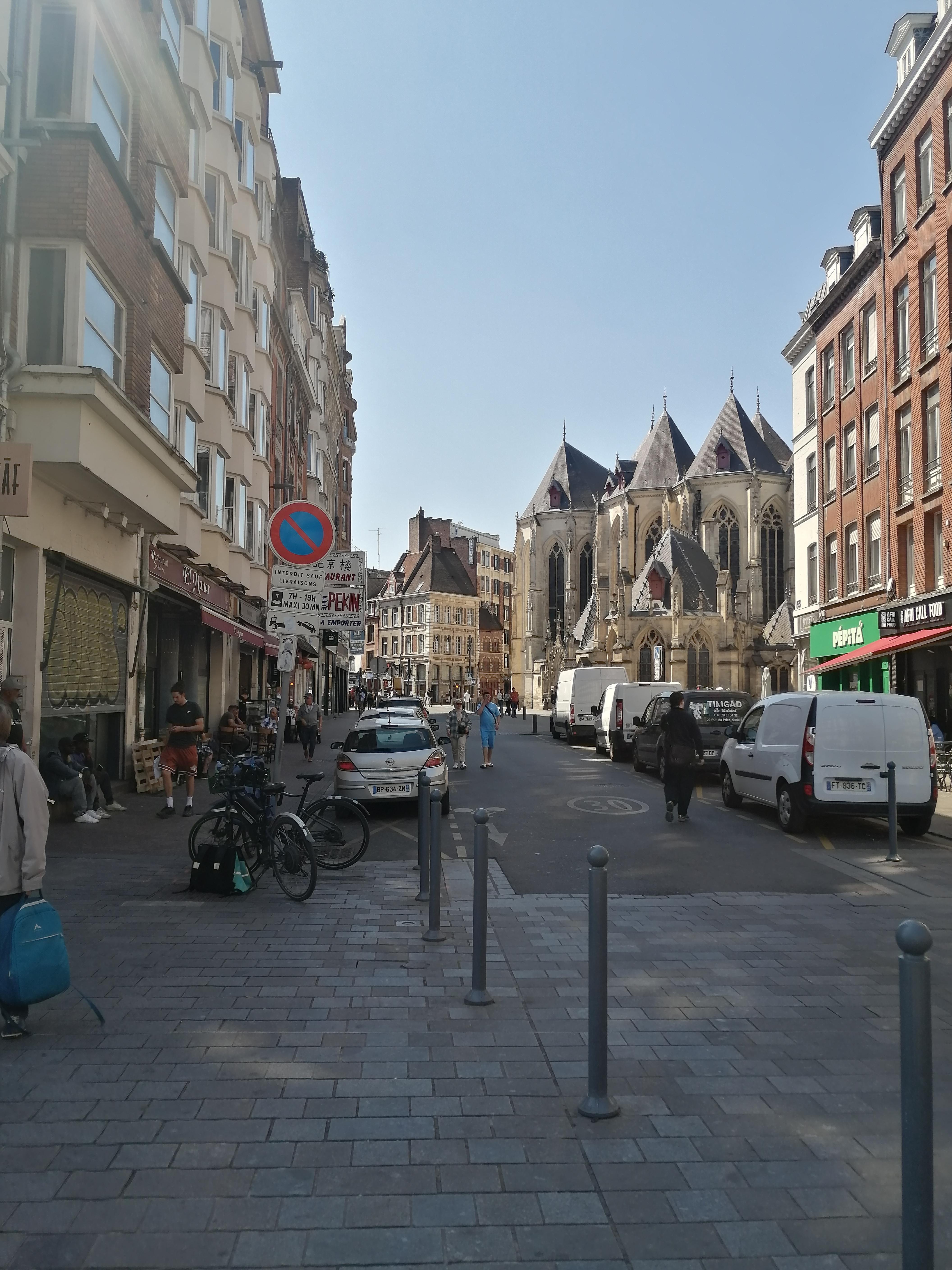 Cave saine près de la Gare Lille Flandres