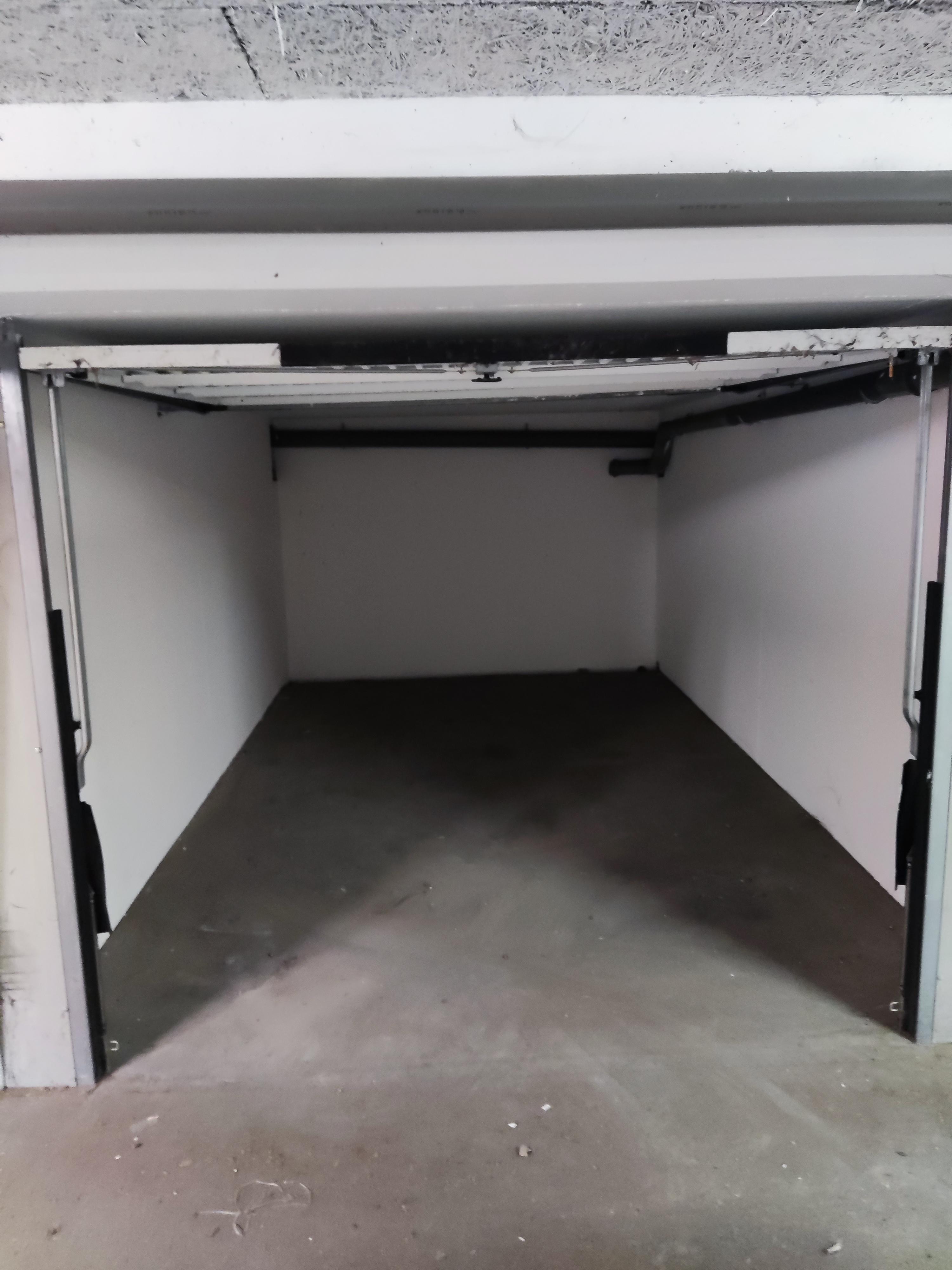 Garage fermé en location / Cormeilles-en-Parisis