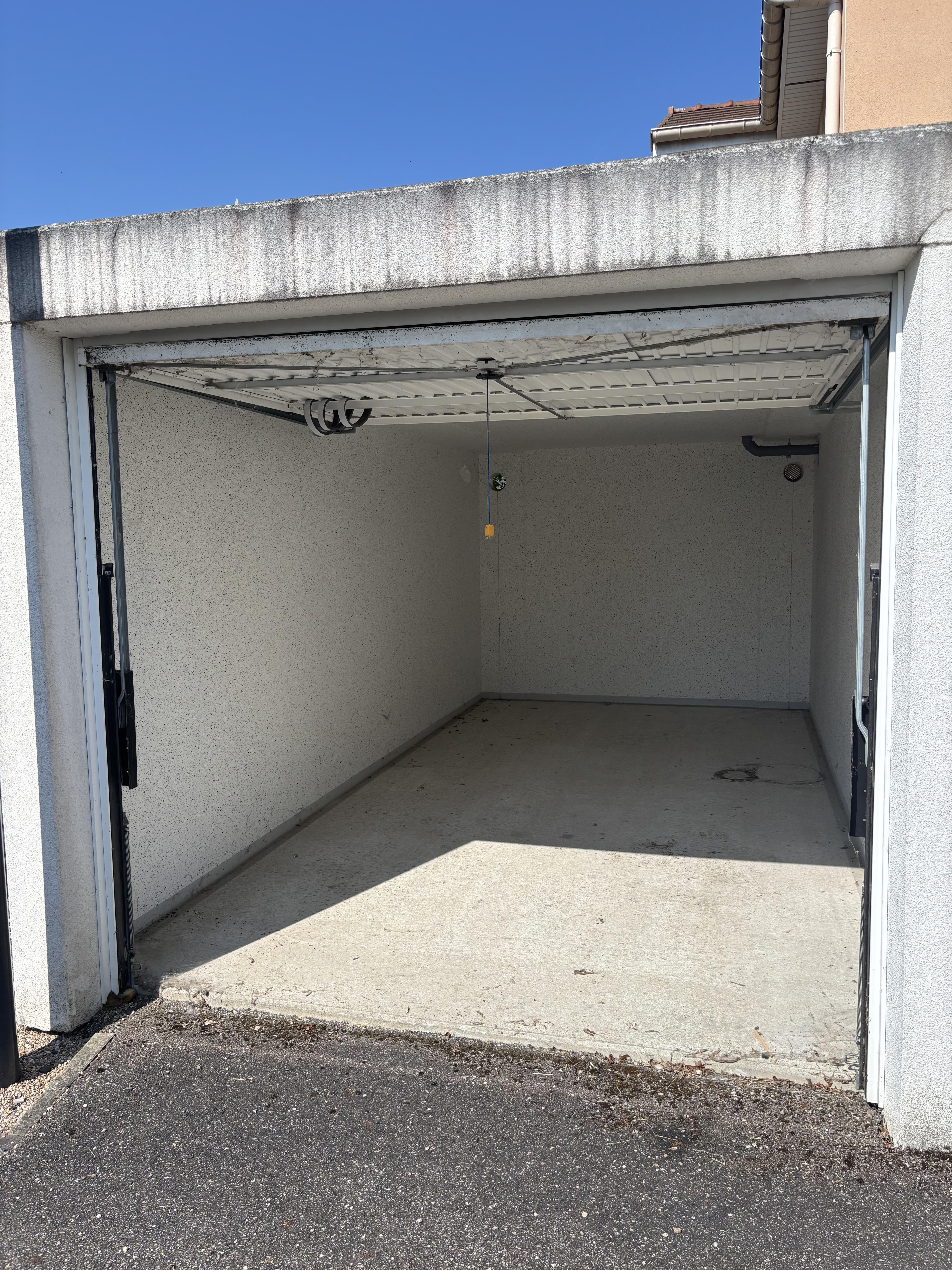 Garage/ Box 14m² - Blénod-lès-Pont-à-Mousson