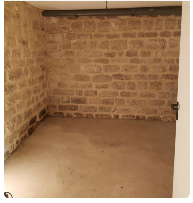 Belle CAVE rénovée et bétonnée quartier Batignolles /accès