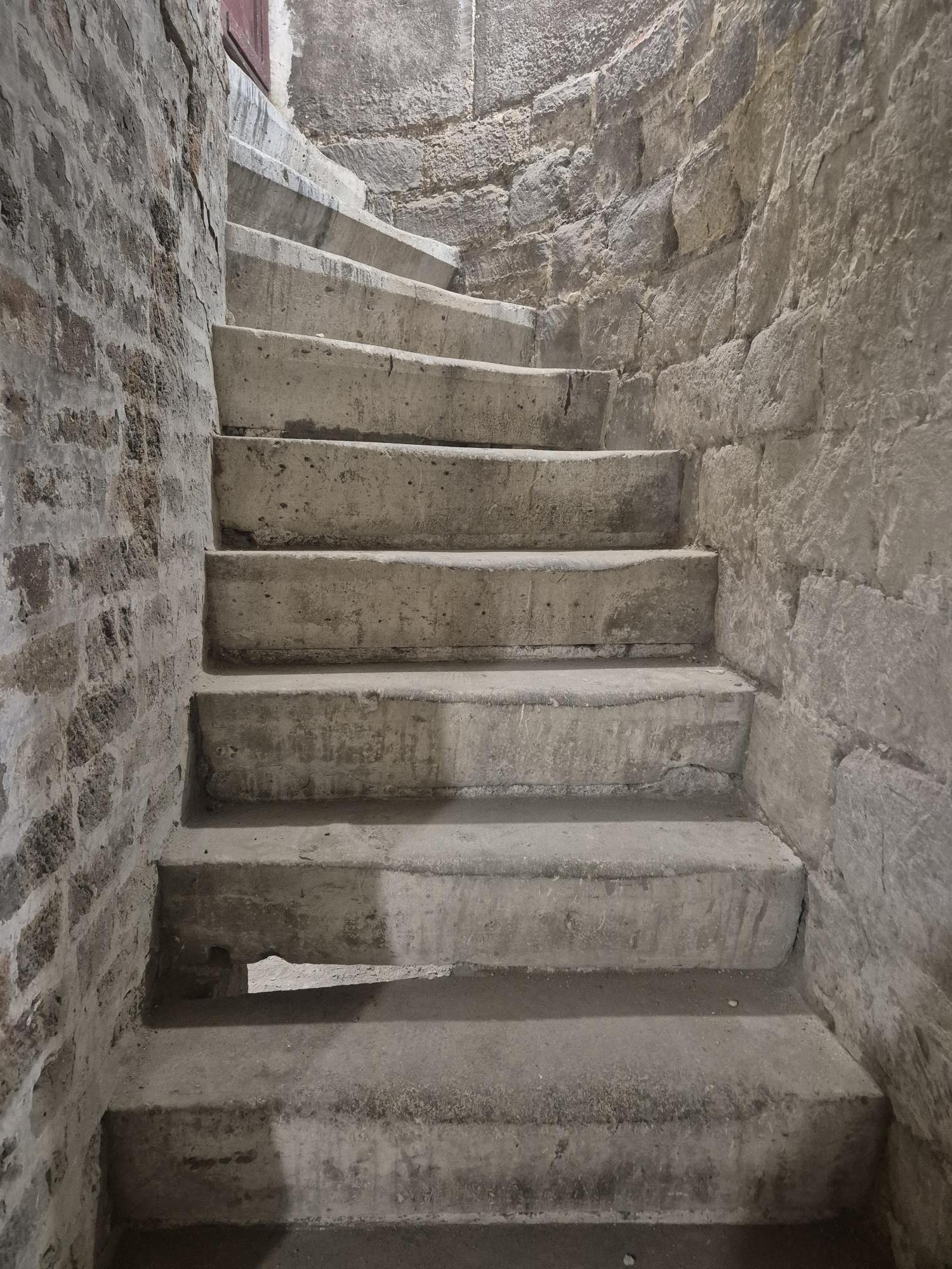 Cave saine et rénovée - 4m2 – Batignolles-Monceau