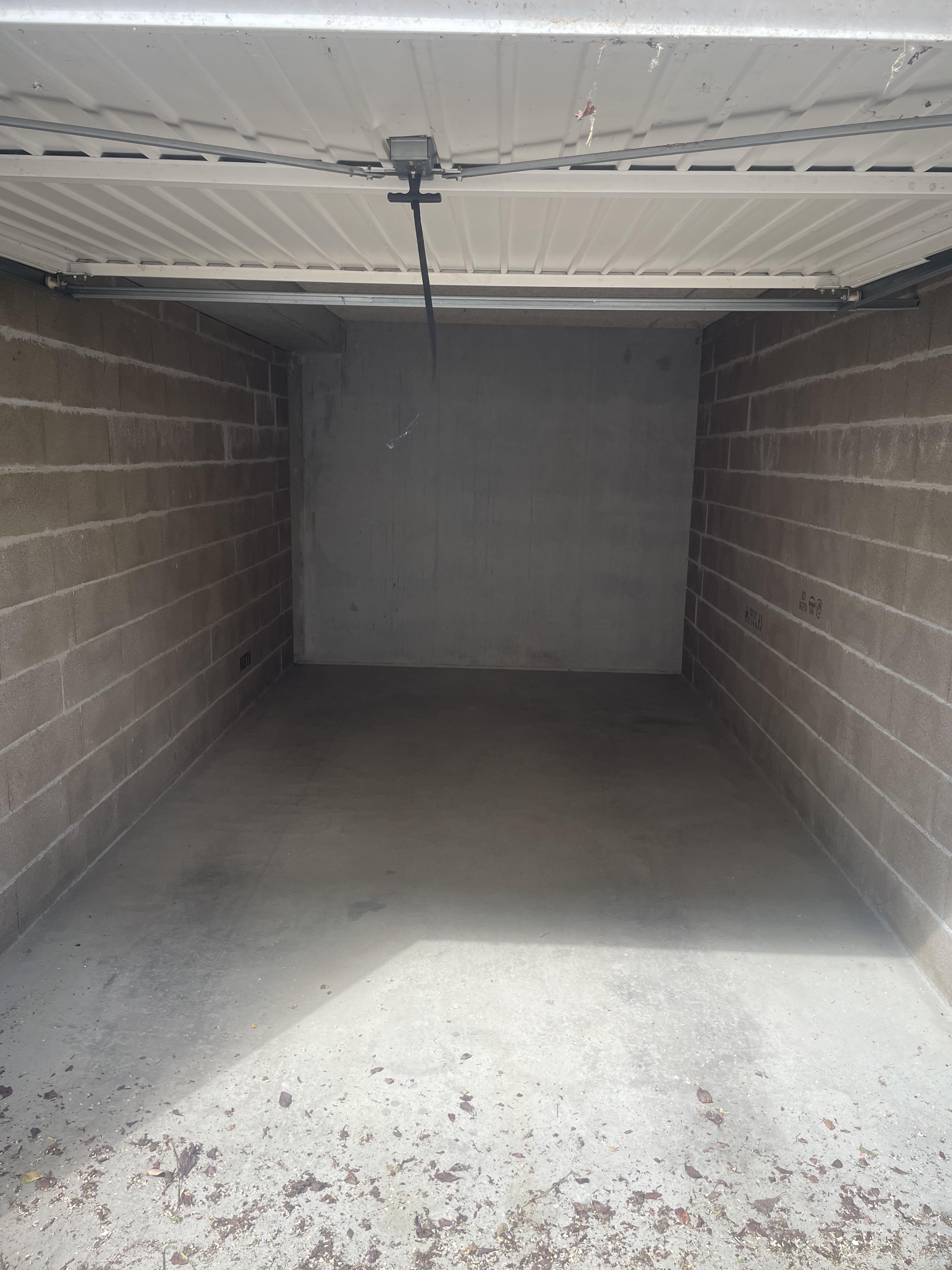 Garage Box 13m² à Hayange