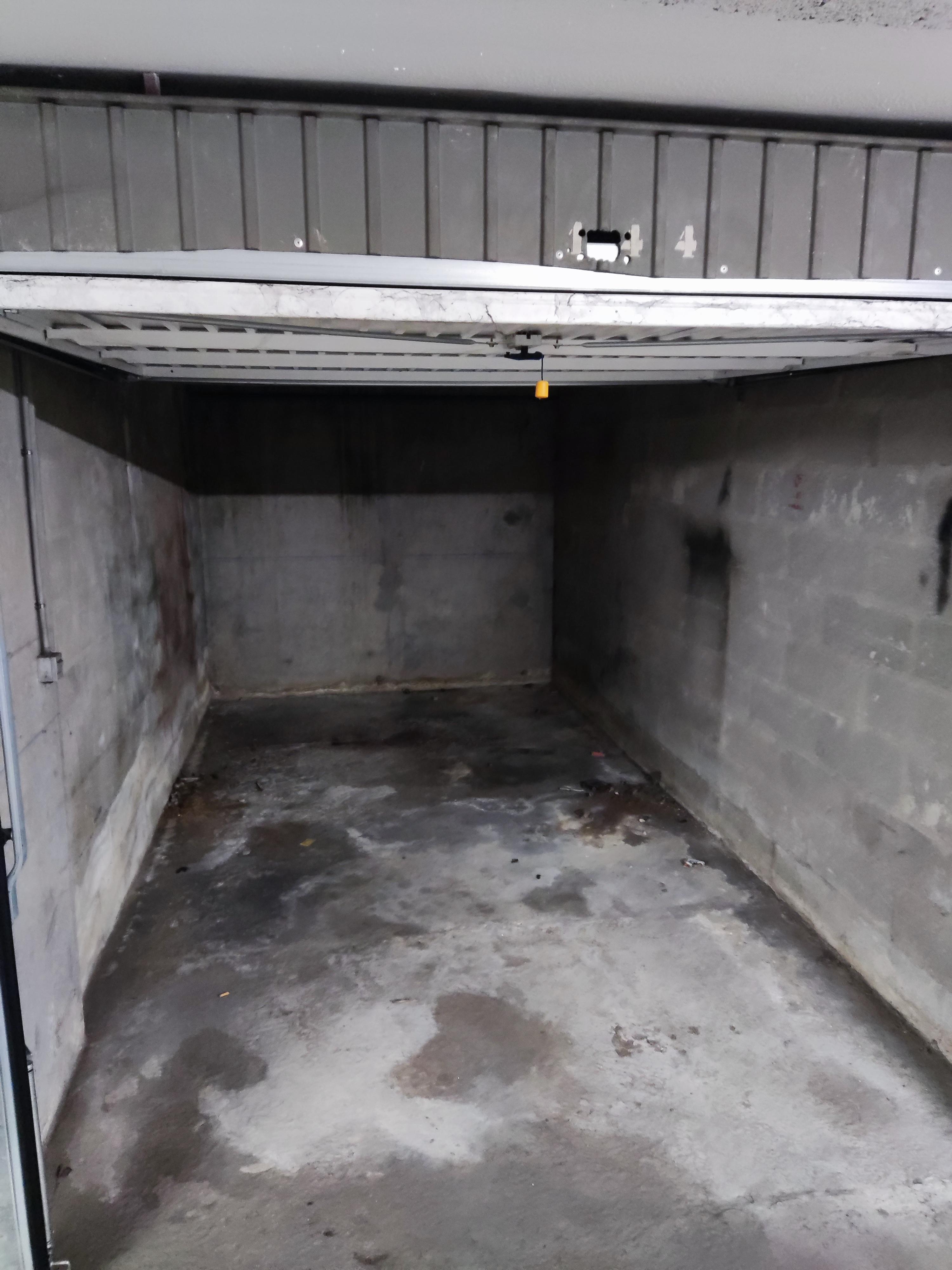 Garage/ Box 11m² - Bezons
