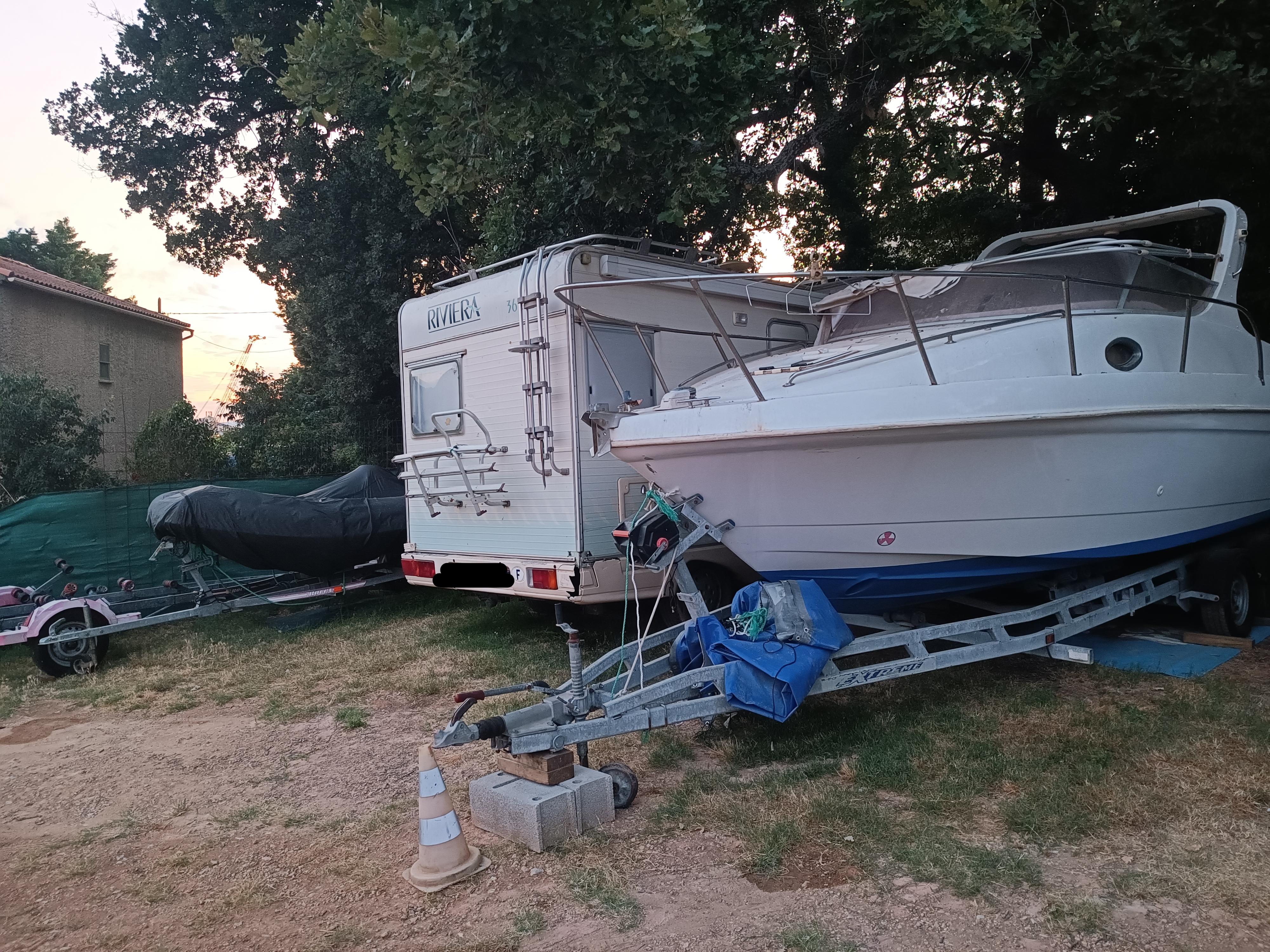 Gardiennage emplacement parking stockage hivernage Véhicules