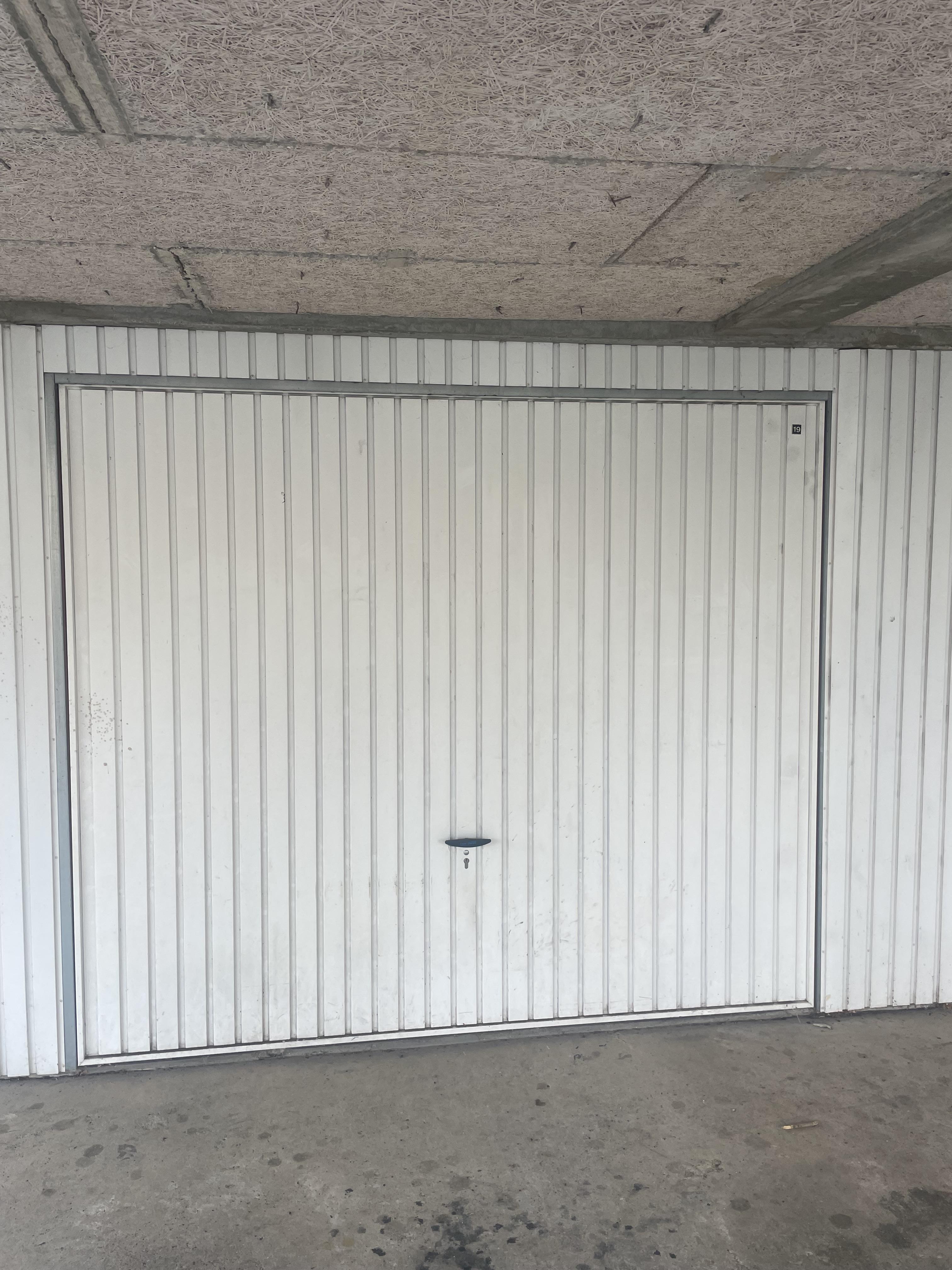 Garage/ Box 18m² - Vitry sur Orne