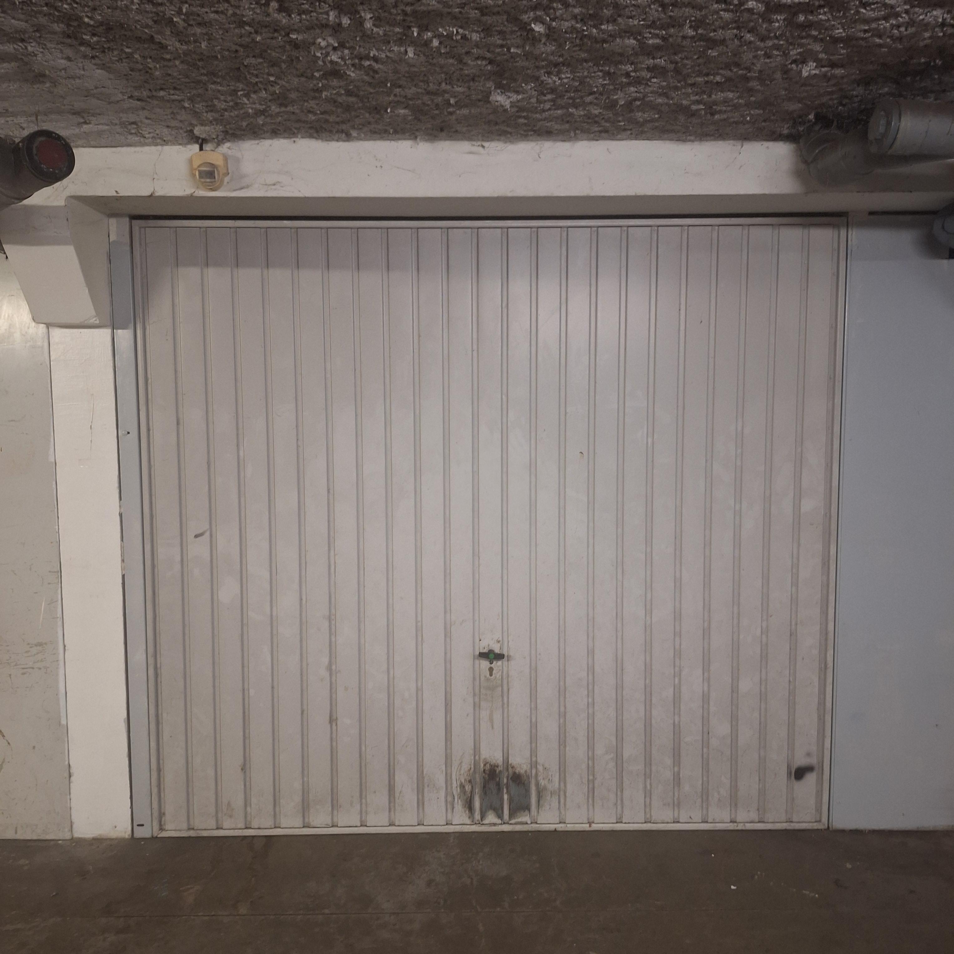 Garage/box fermé sécurisé en sous sol à Mérignac