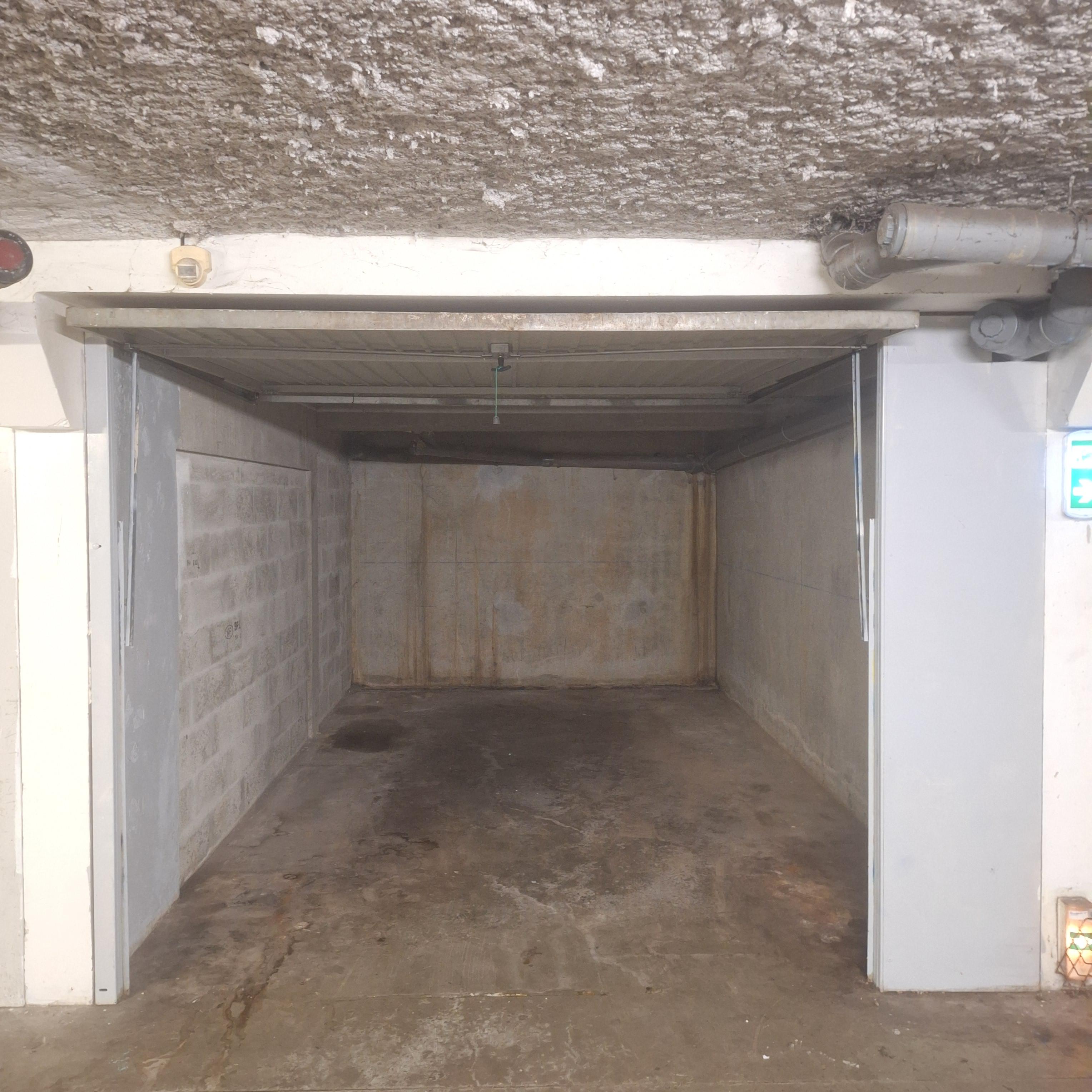 Garage/box fermé sécurisé en sous sol à Mérignac
