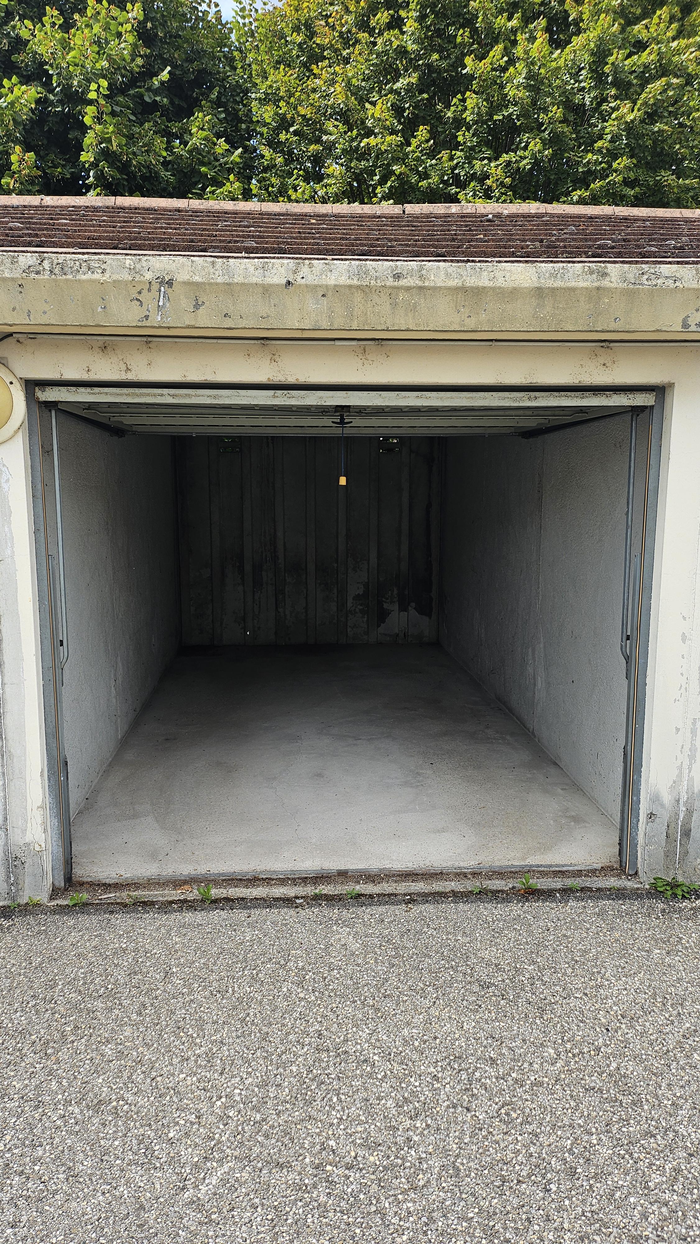 Garage/ Box 13m² -Oyonnax