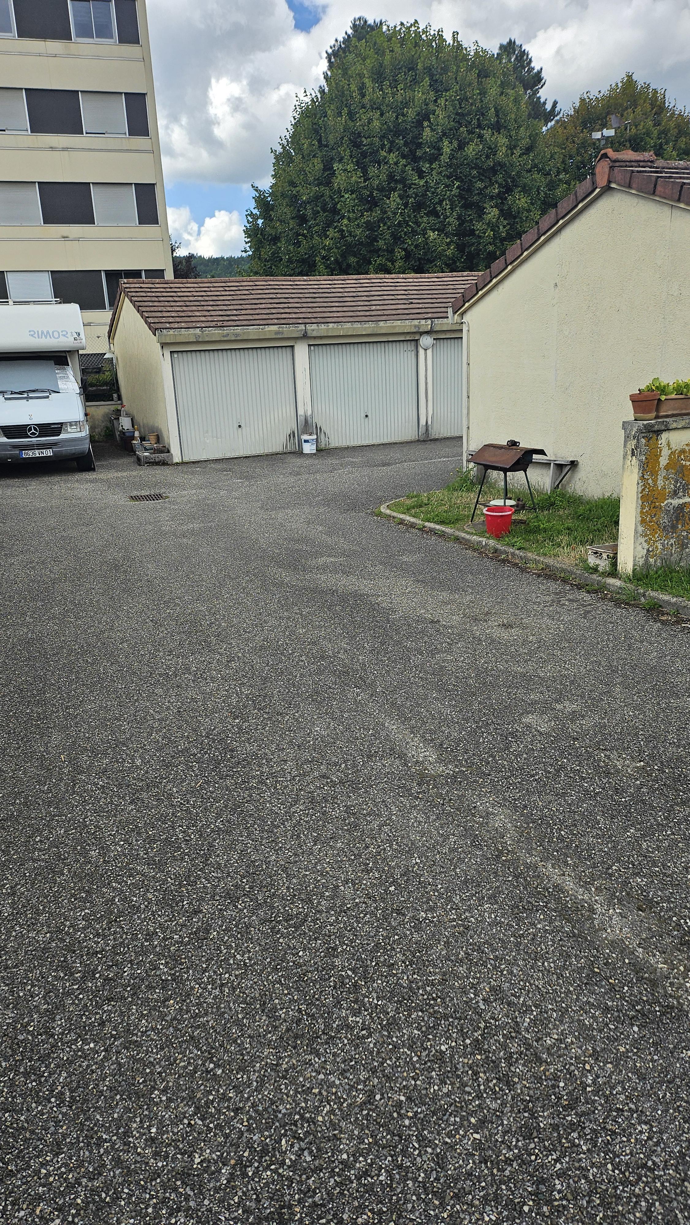 Garage/ Box 13m² -Oyonnax