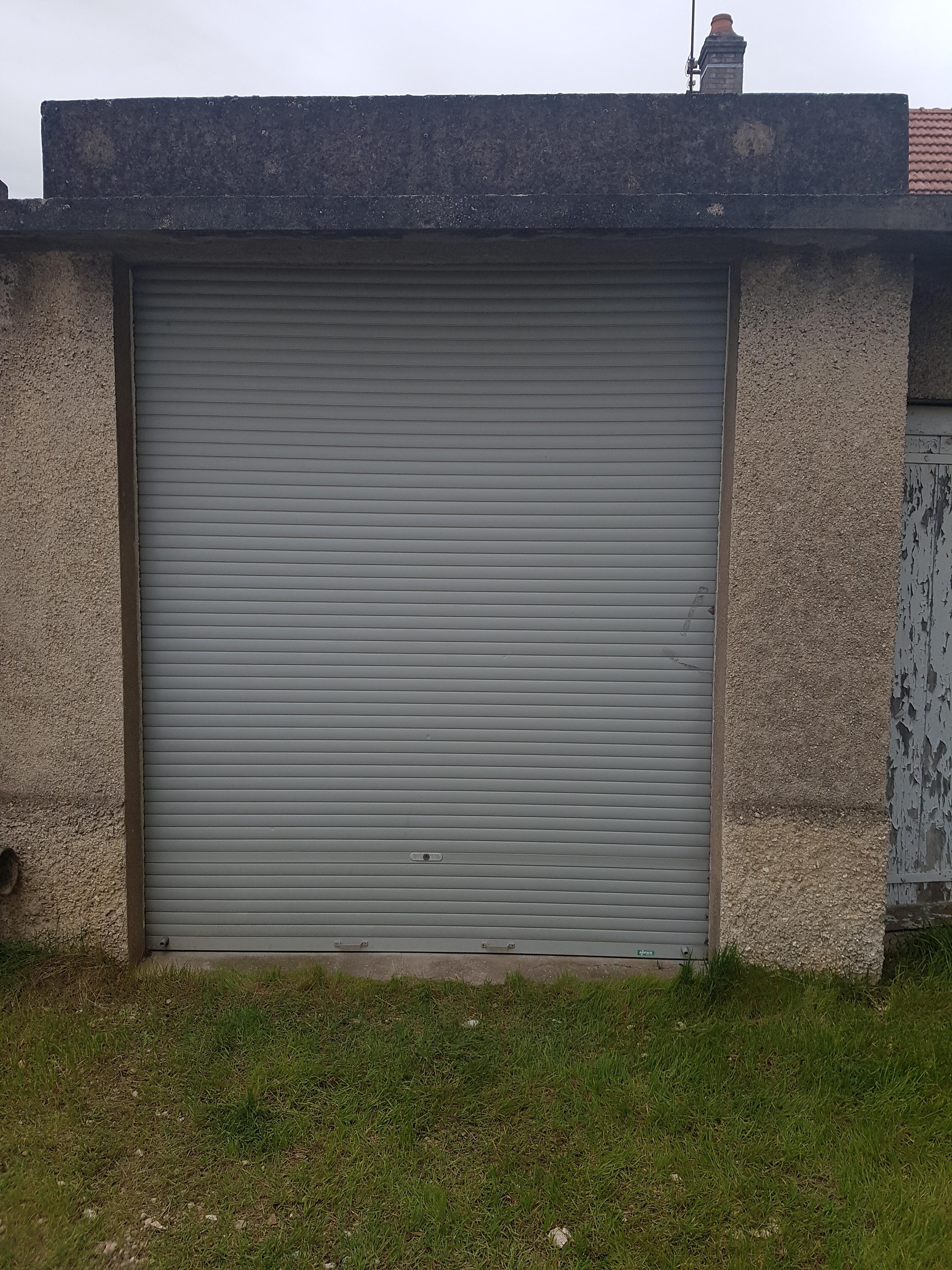 📍 Garage / Box sécurisé à louer –