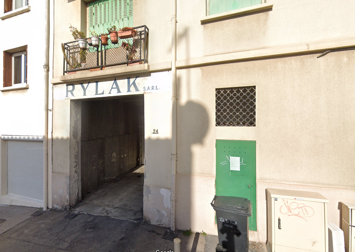 1 local de stockage d une superficie de