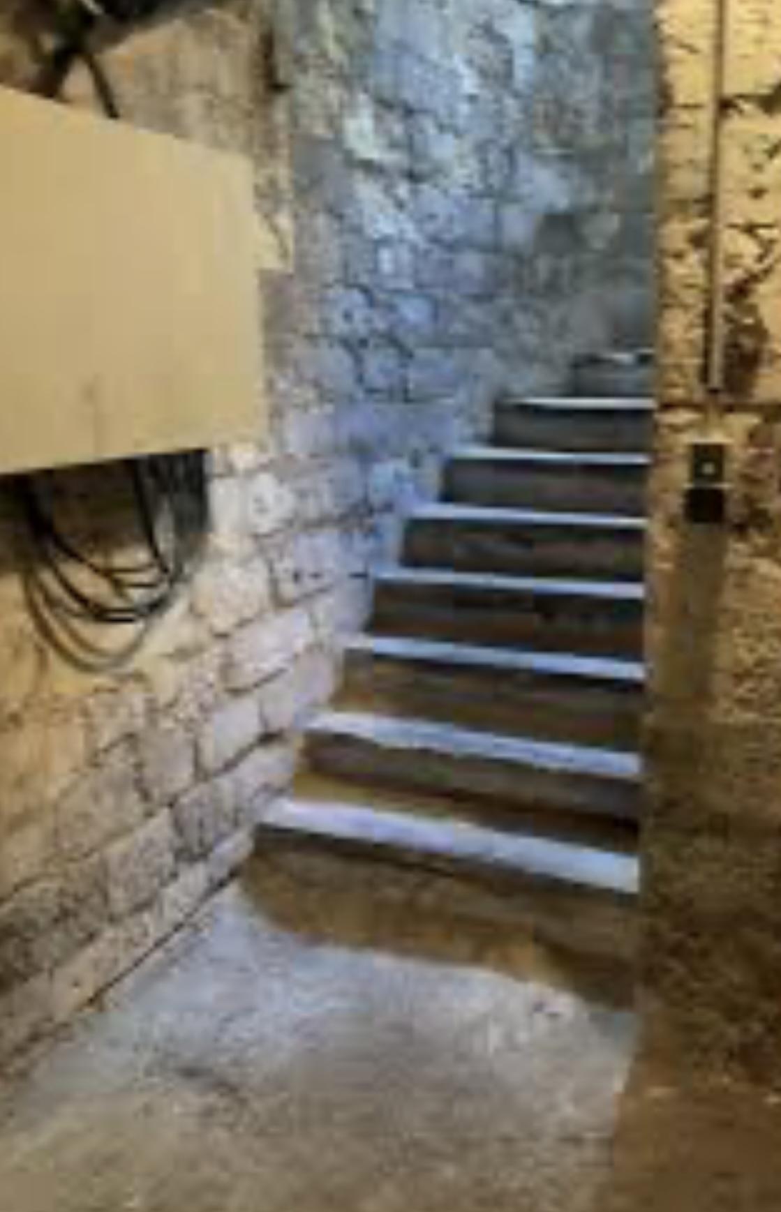 Grande cave à louer