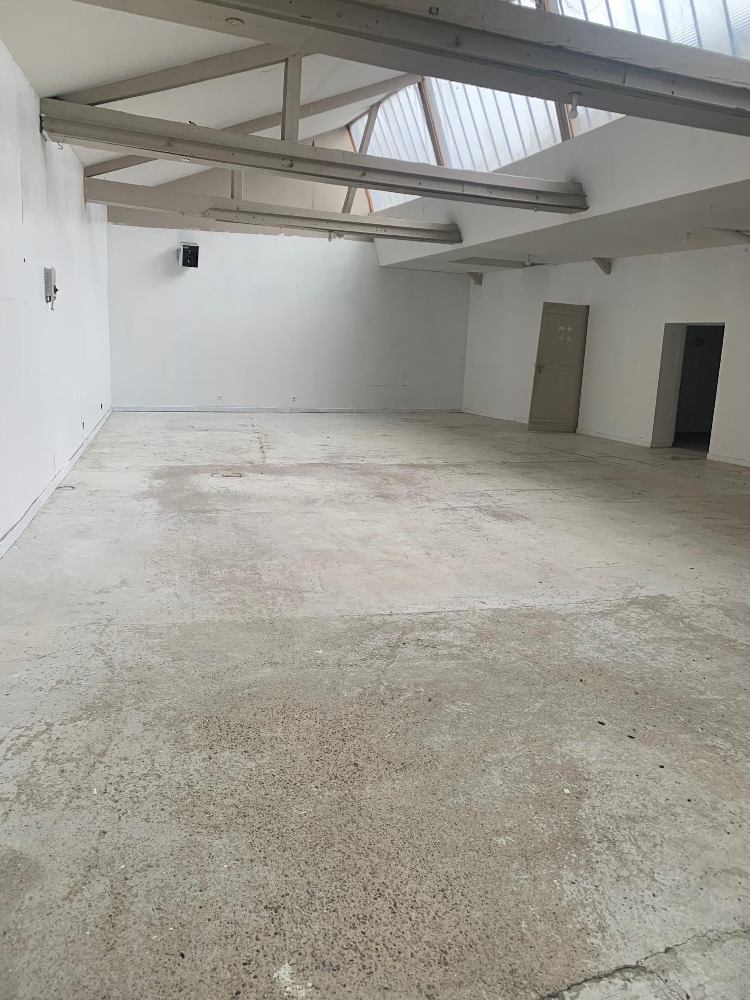 Local de 180 m² à louer – Aoste