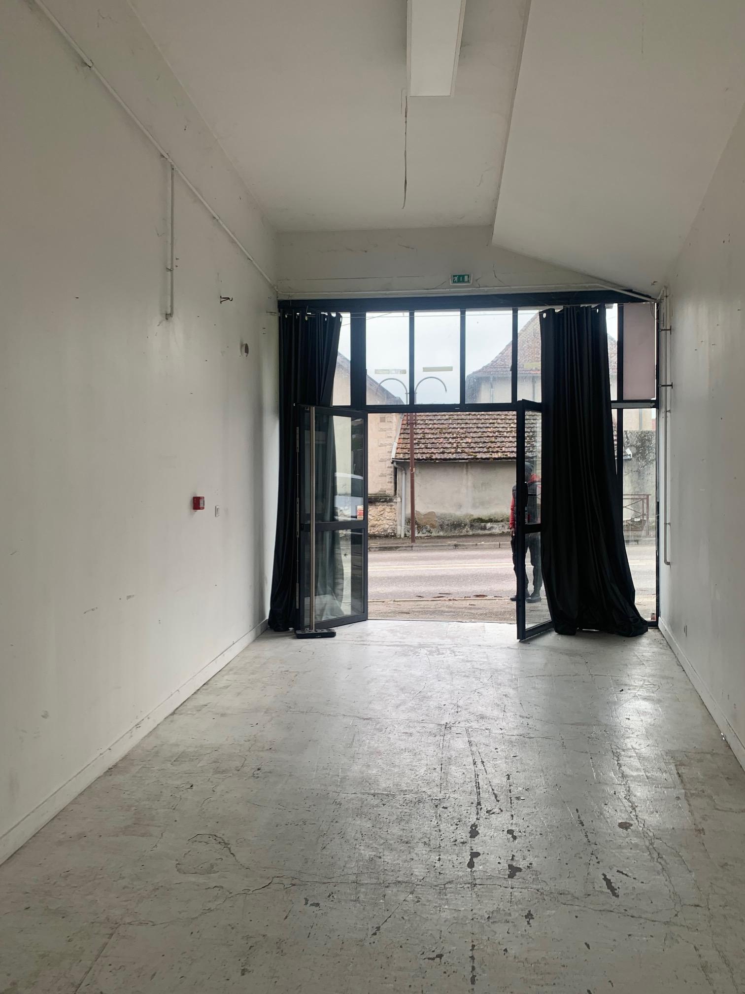 Local de 180 m² à louer – Aoste