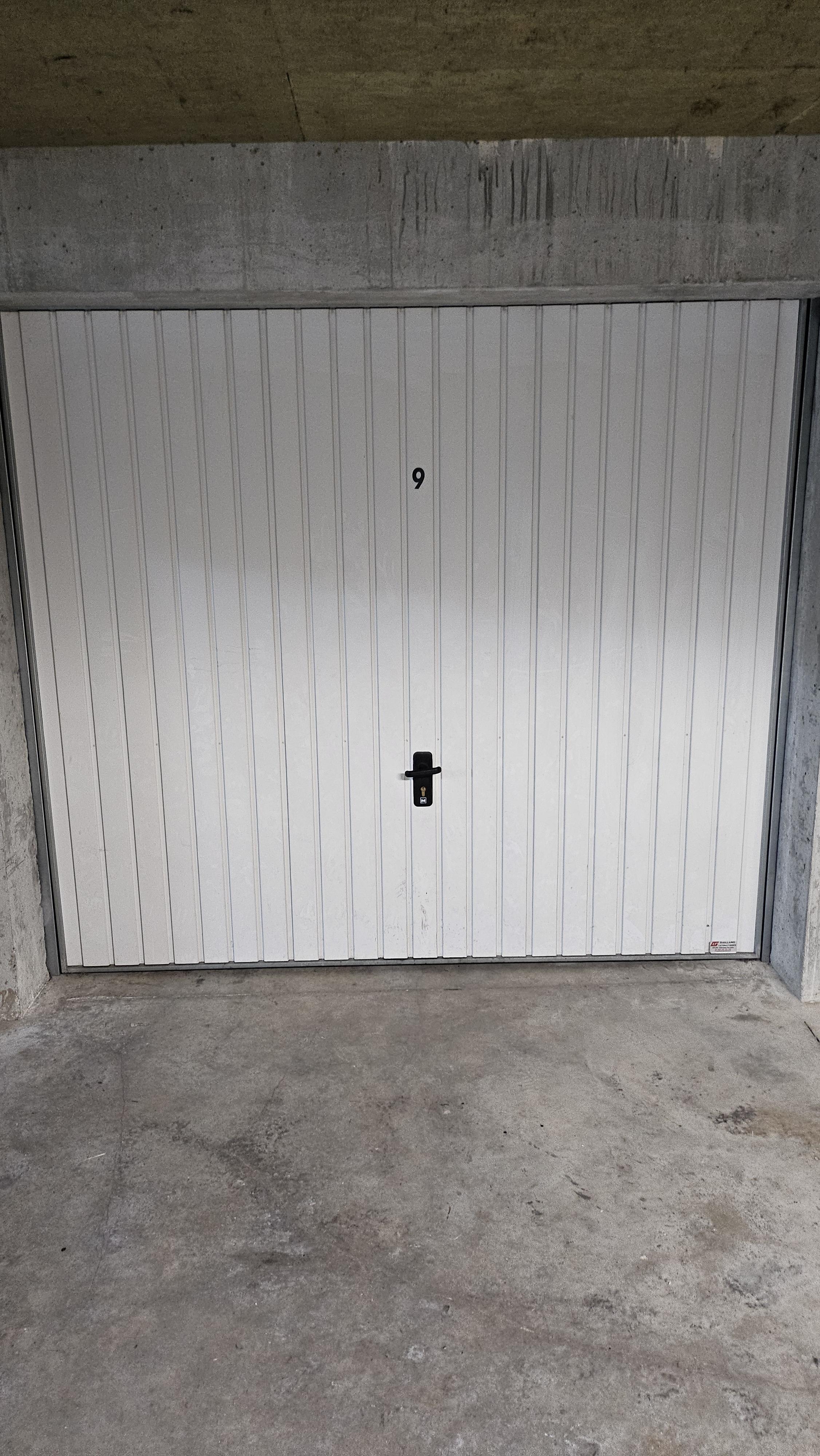 Garage box - 12m² - Oyonnax