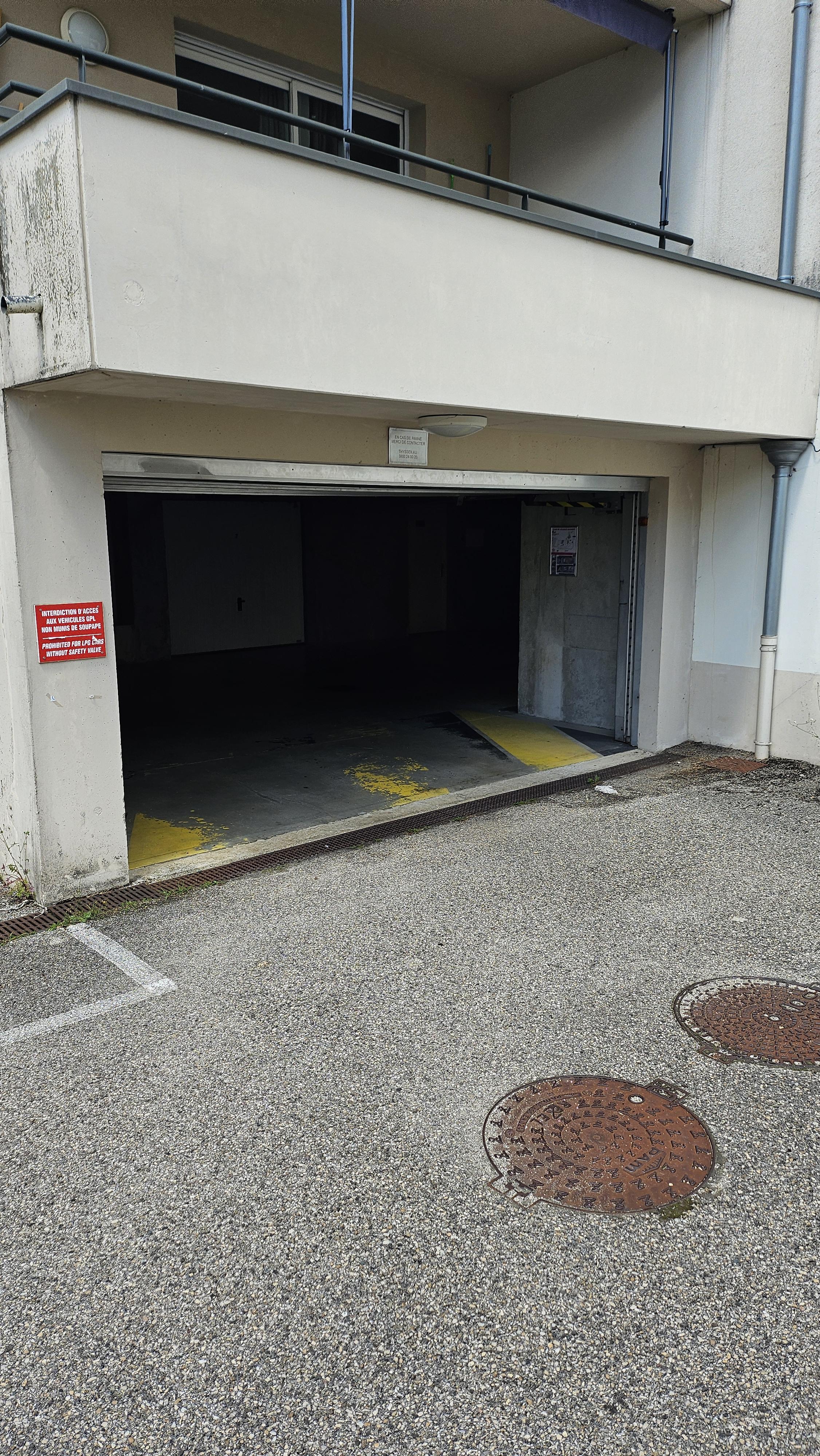 Garage box - 12m² - Oyonnax