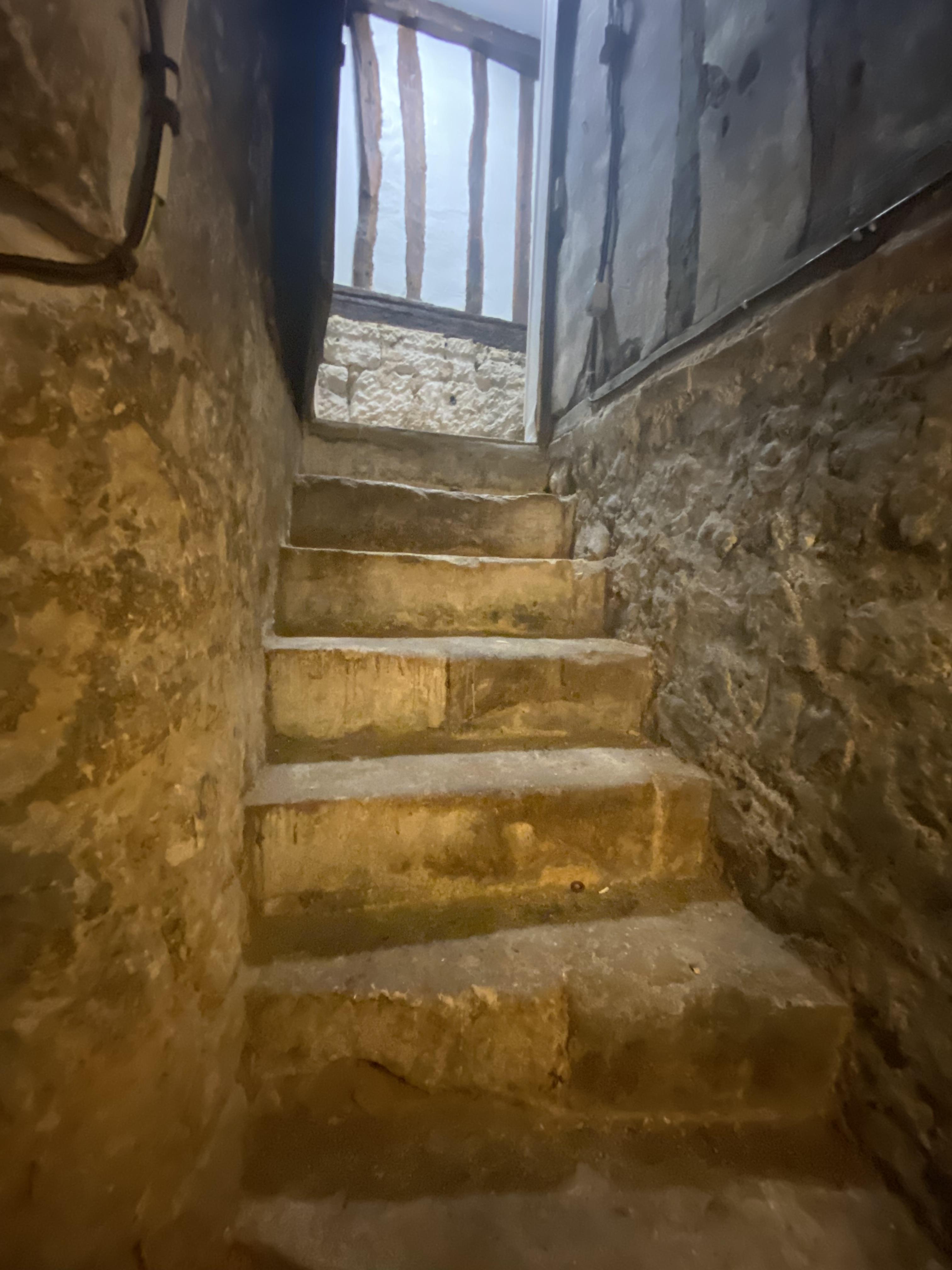 Cave Rouen hyper centre proche donjon/Beaux arts -