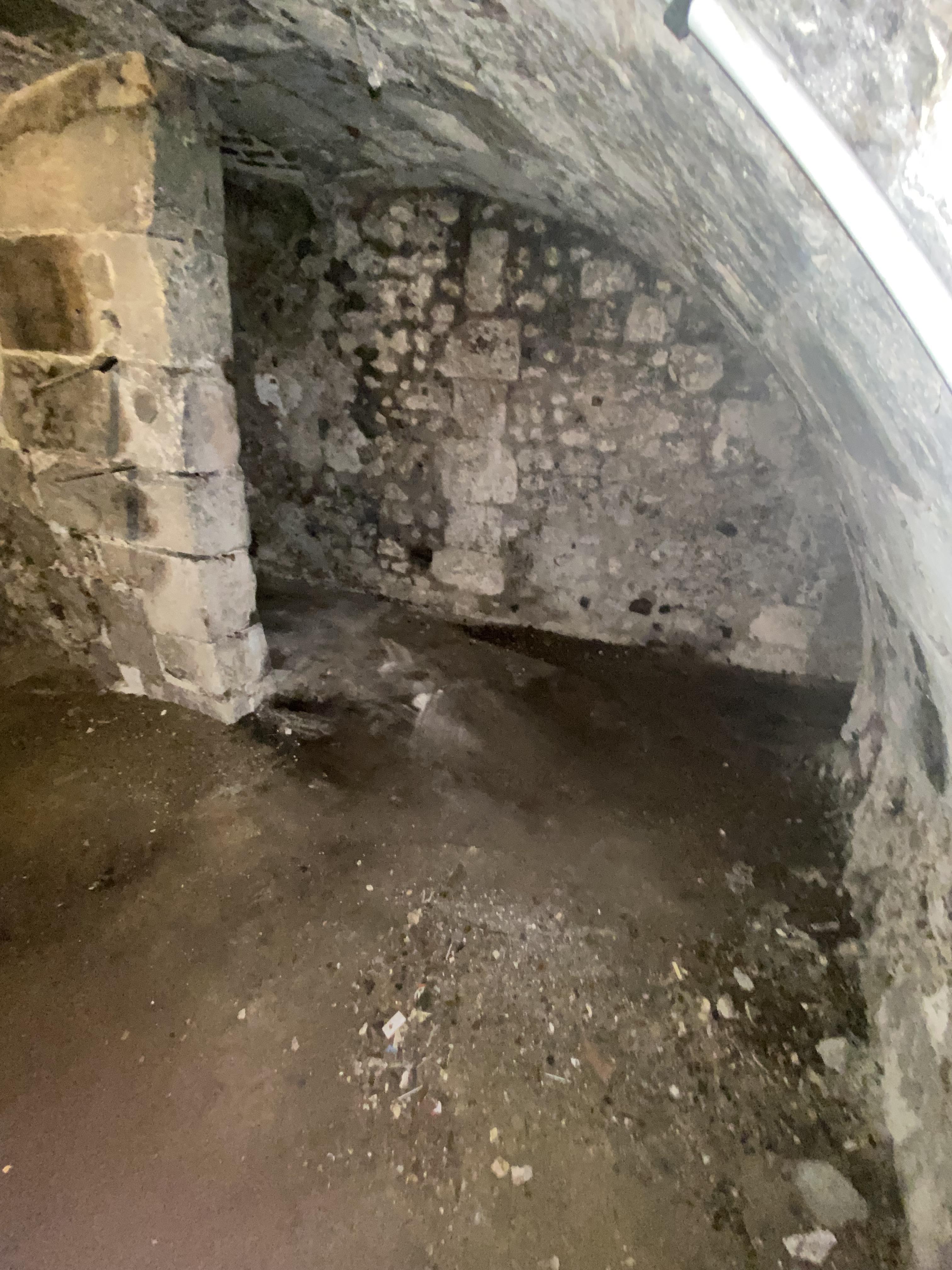 Cave Rouen hyper centre proche donjon/Beaux arts -