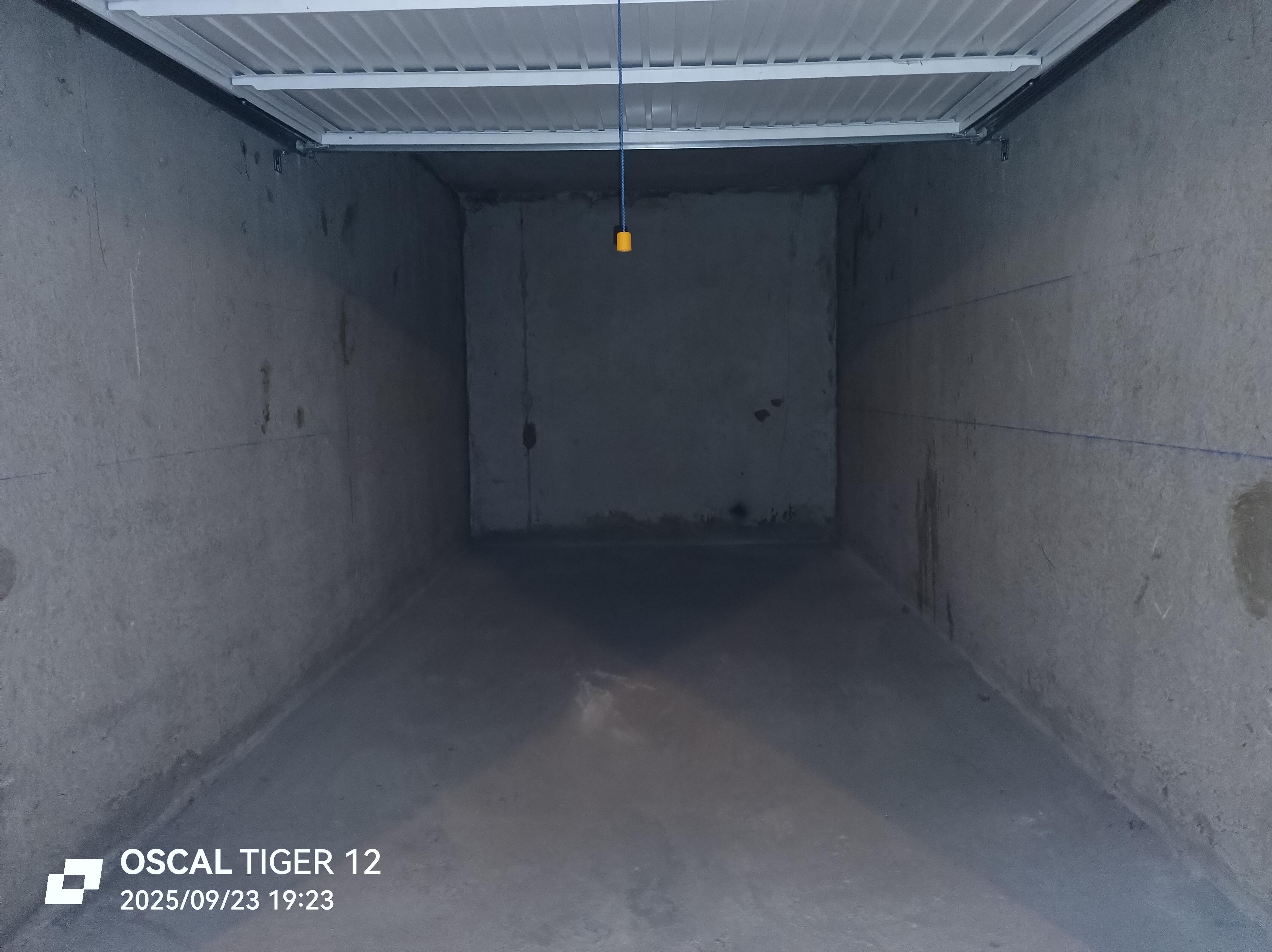 Garage/ Box - 13m² - Bourg-en-Bresse