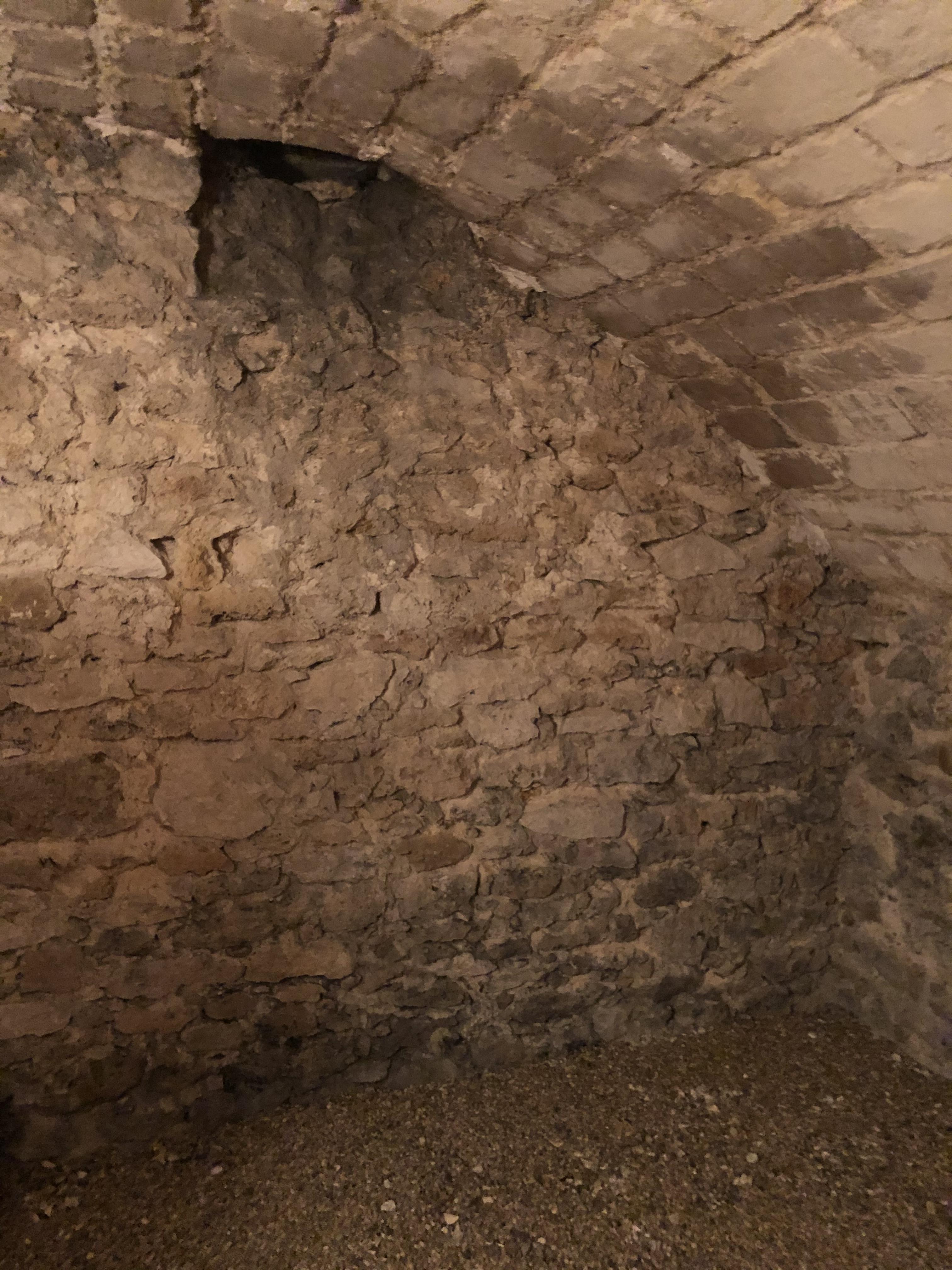 Cave voûtée, sécurisée, rénovée et saine de 12m2