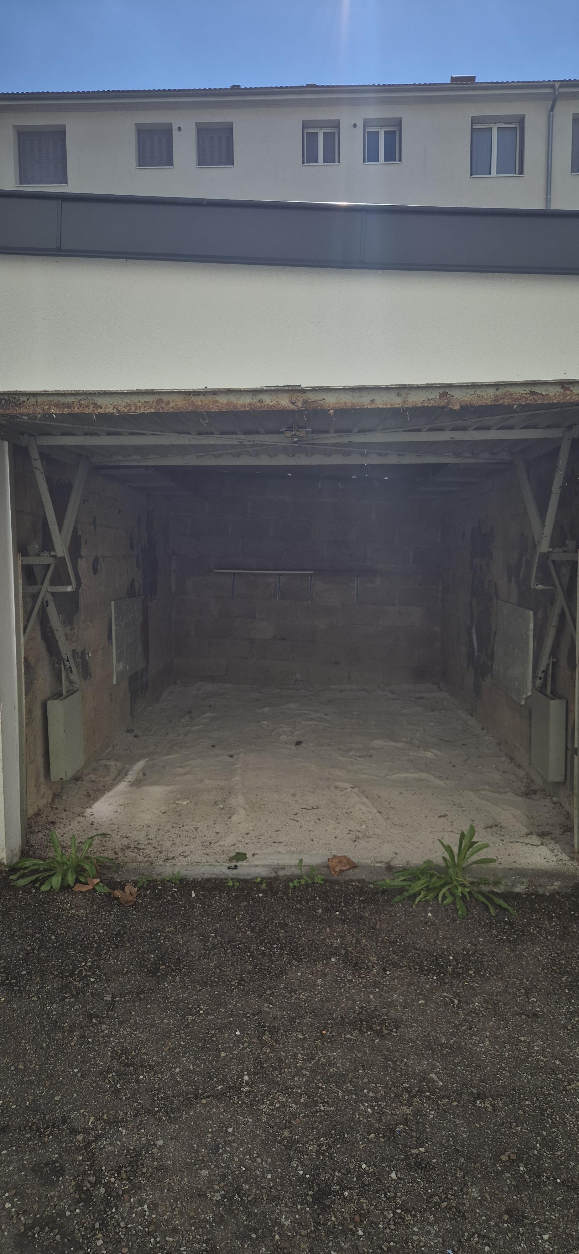 Garage/ box -14m² à Besançon