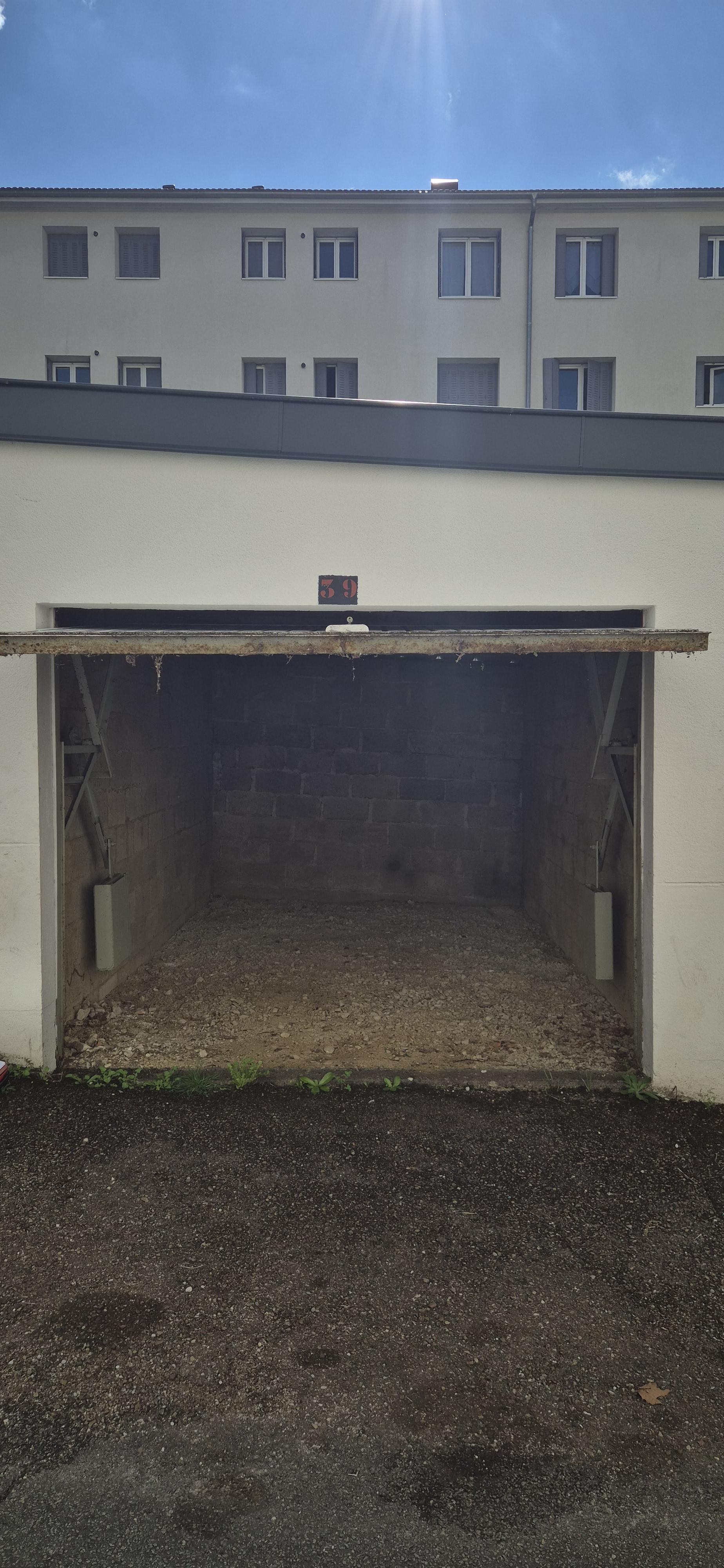 Garage/ box -14m² à Besançon