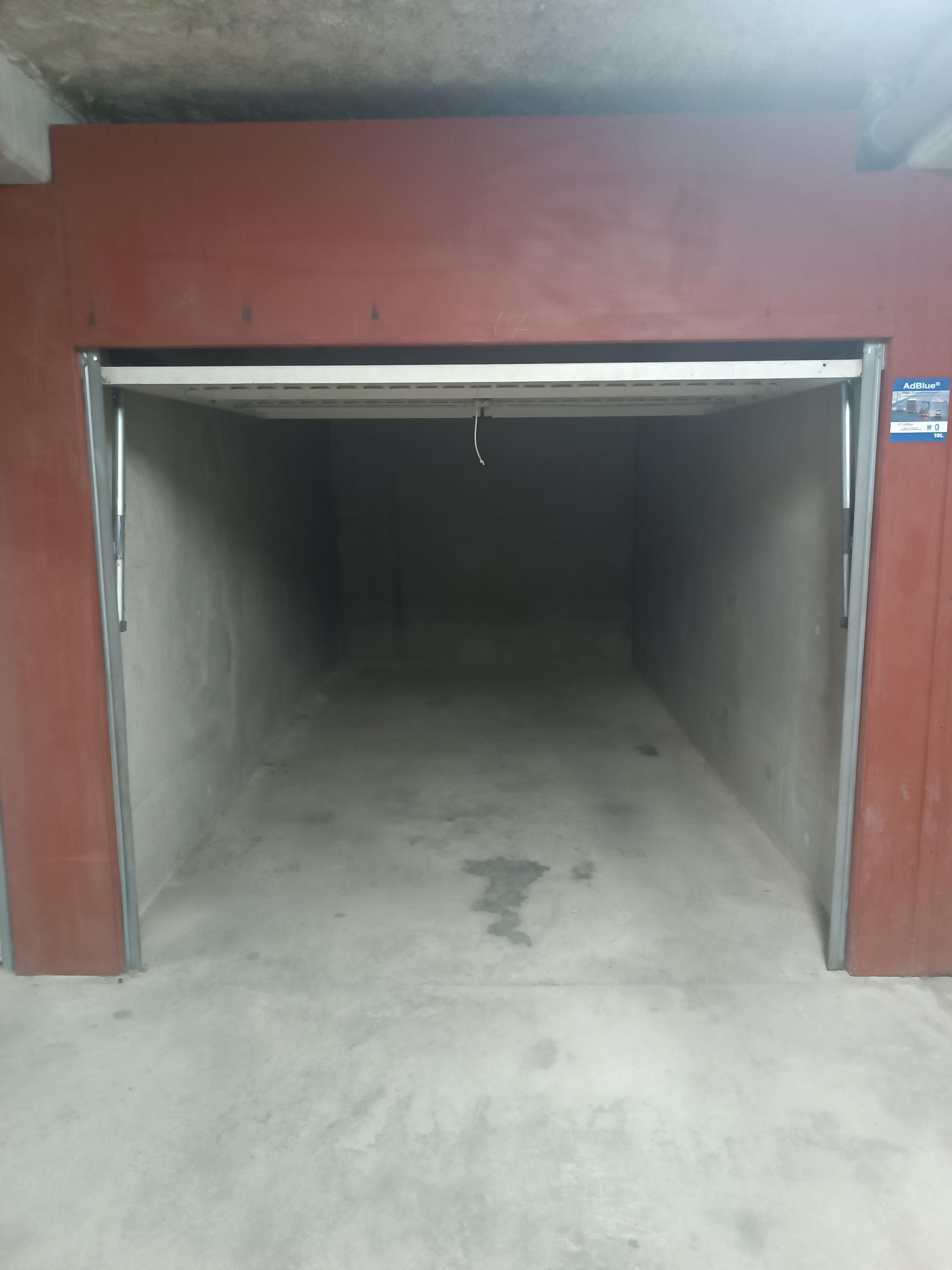 INTRA - Garage/Box 13m² à Auzeville-Tolosane