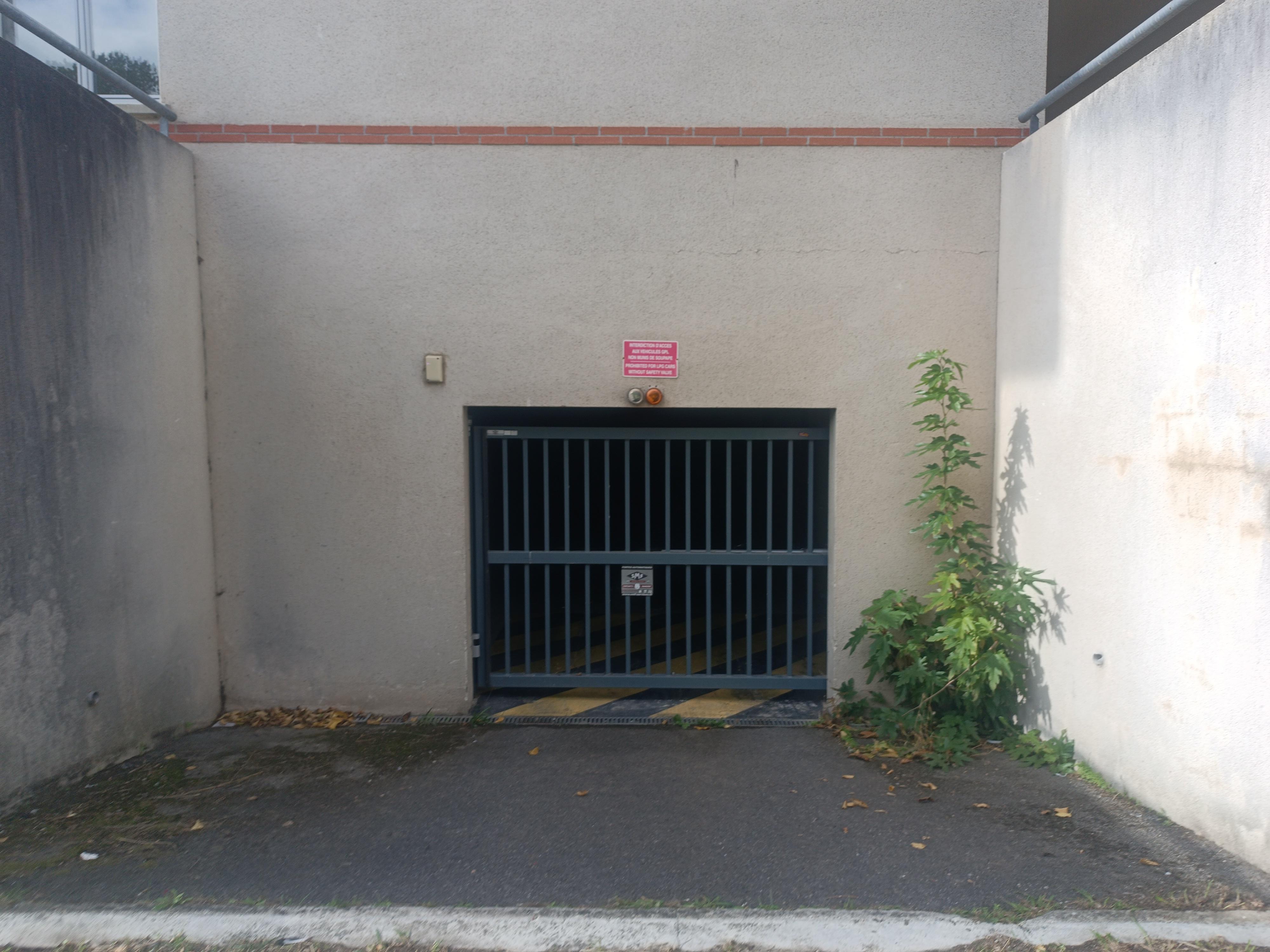 INTRA - Garage/Box 13m² à Auzeville-Tolosane