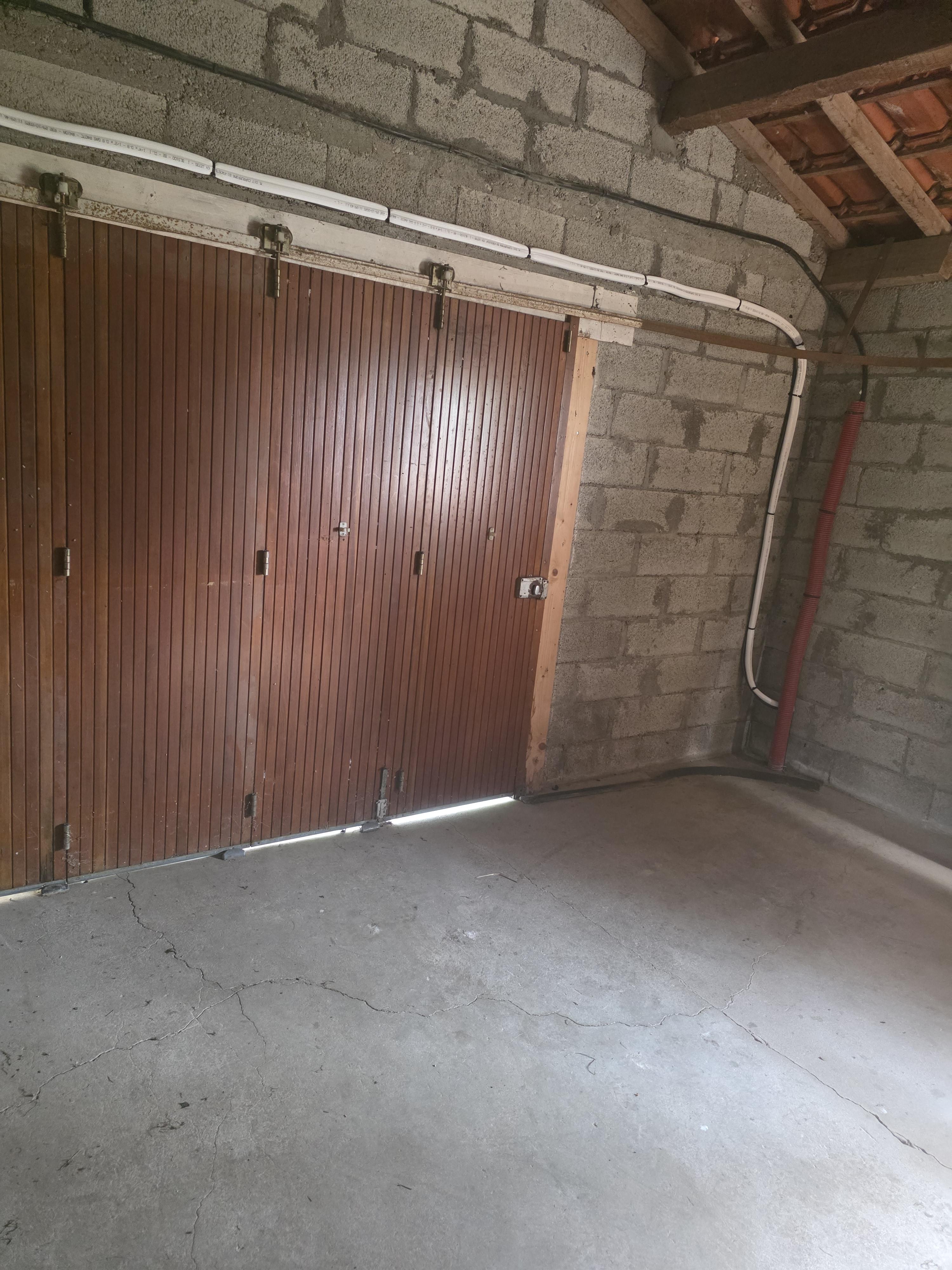Deux espaces de stockage, garage et chambre chauffée