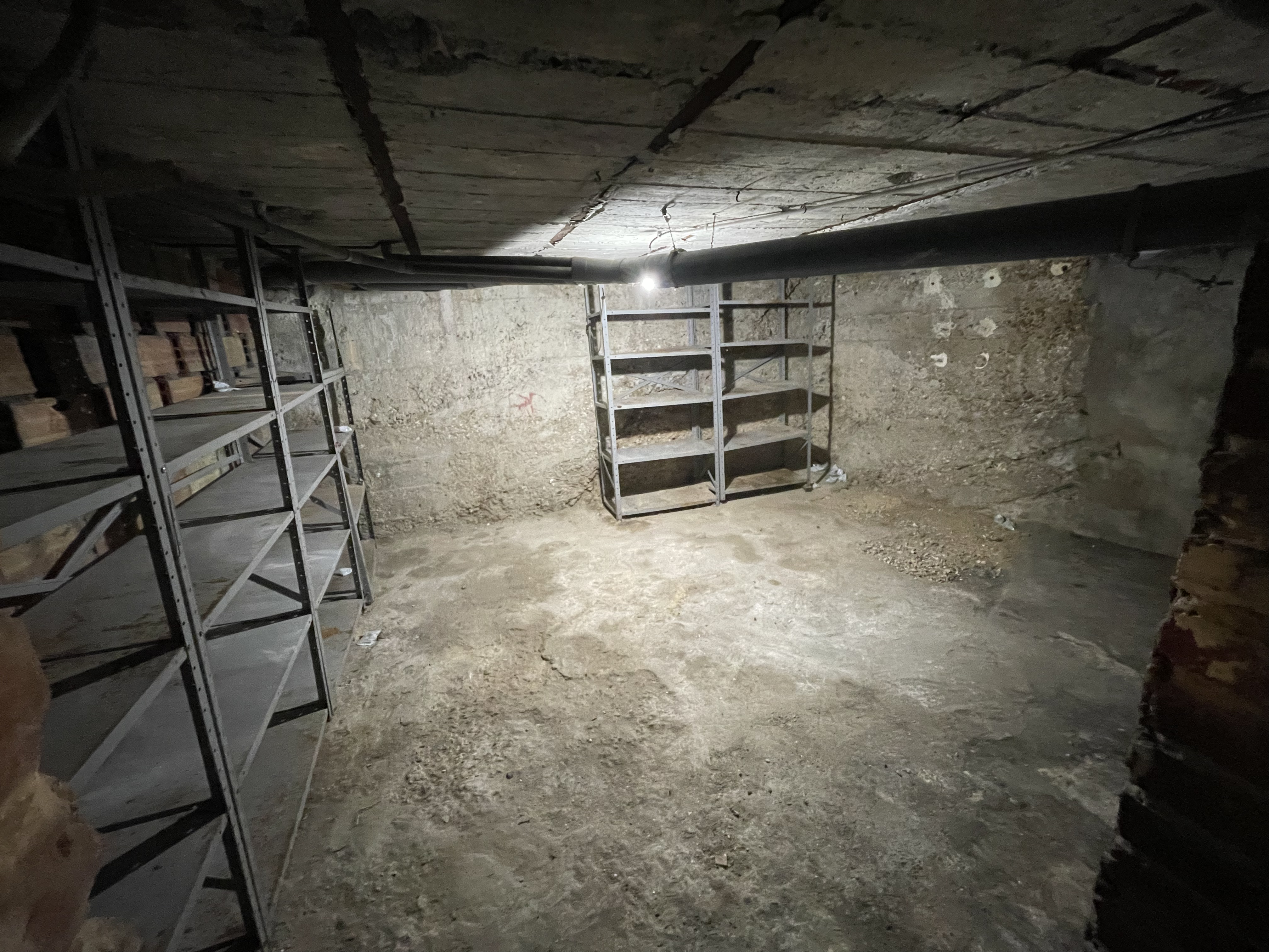 Cave de stockage sécurisé - 16m2 - Asnières-sur-Seine