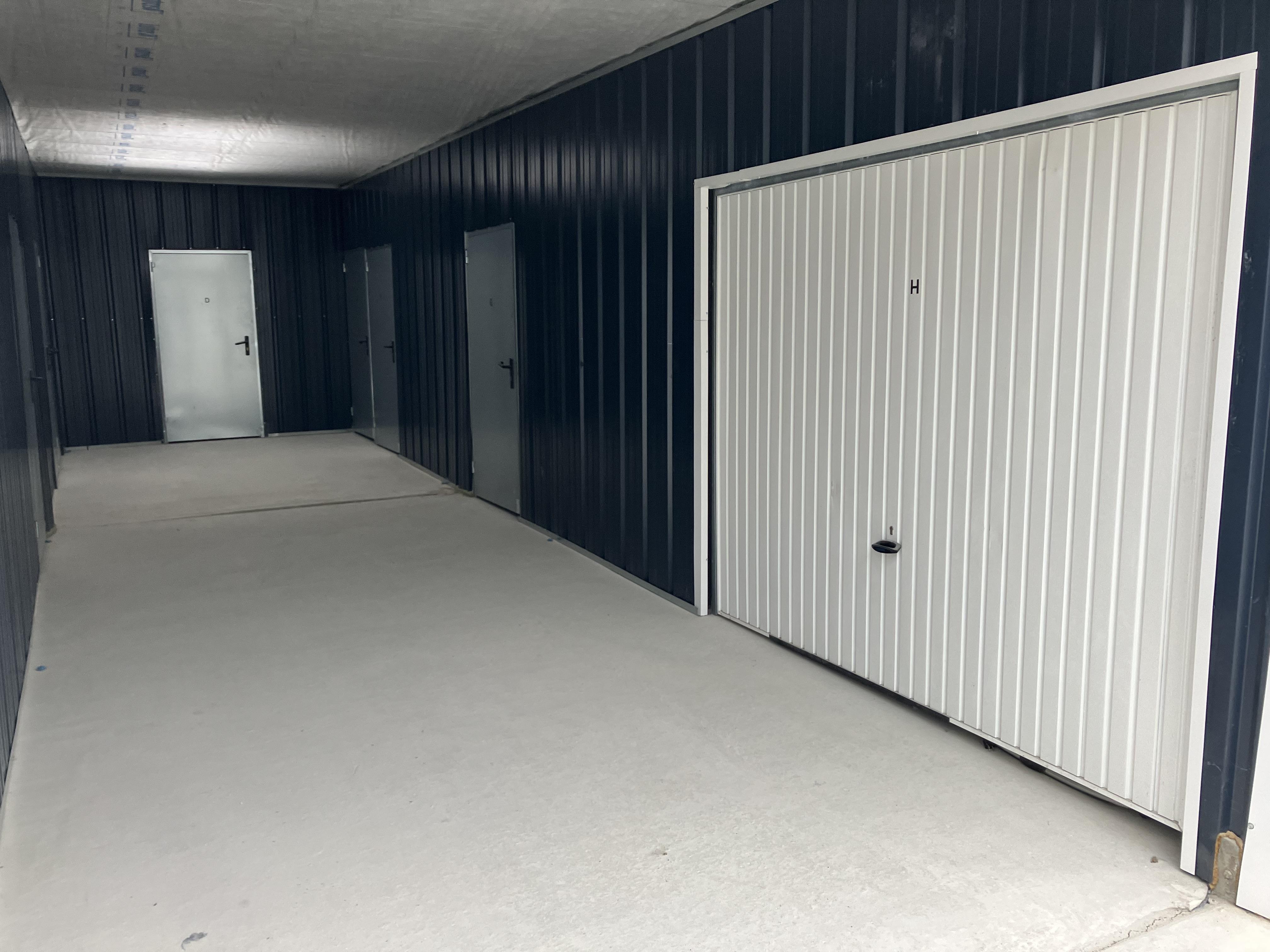 Box securisé - 9 m² - 10 mn