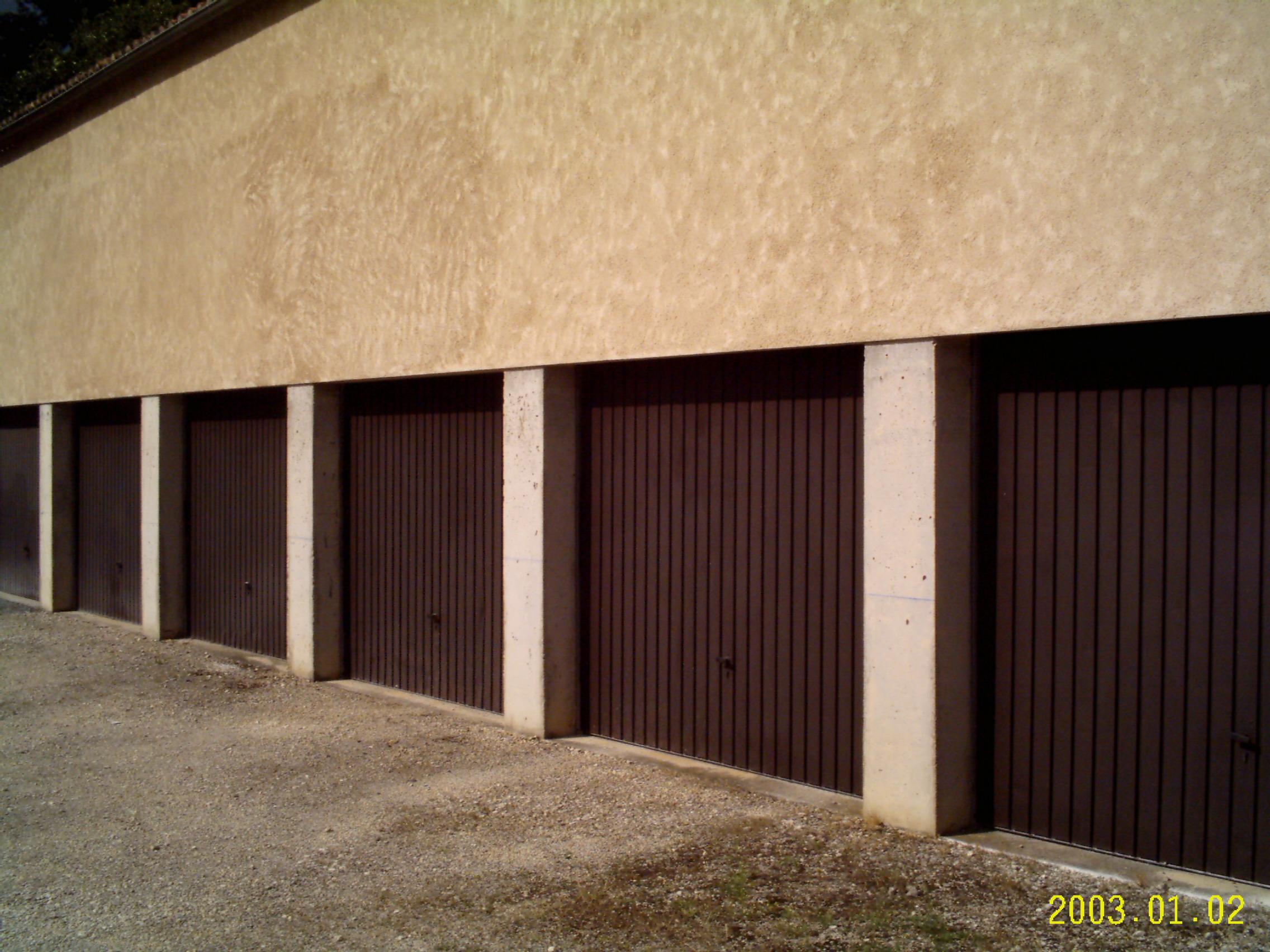 Location Garage pour VOITURE OU stockage