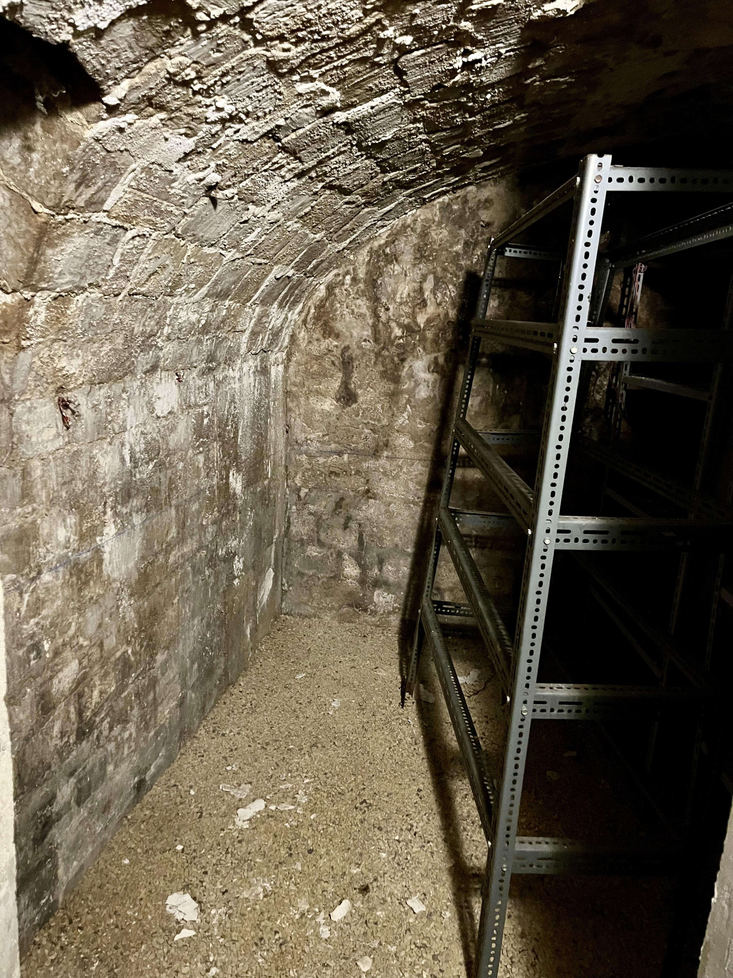 4 Caves de 14m3/6m2 chacune, refaites à neuf