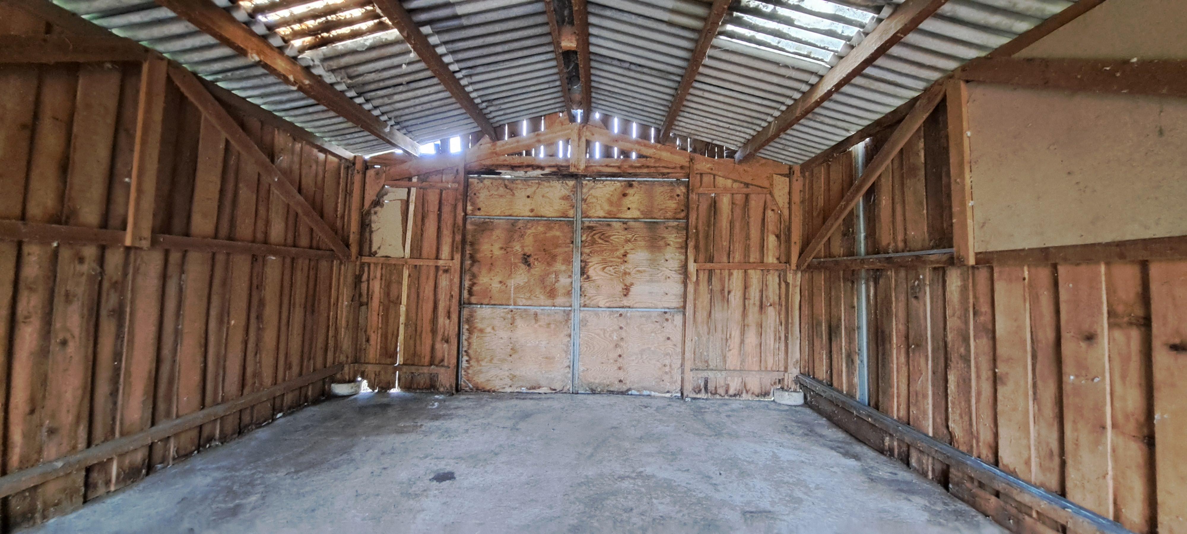 Hangar fermé de 80m² pour stockage ou activité