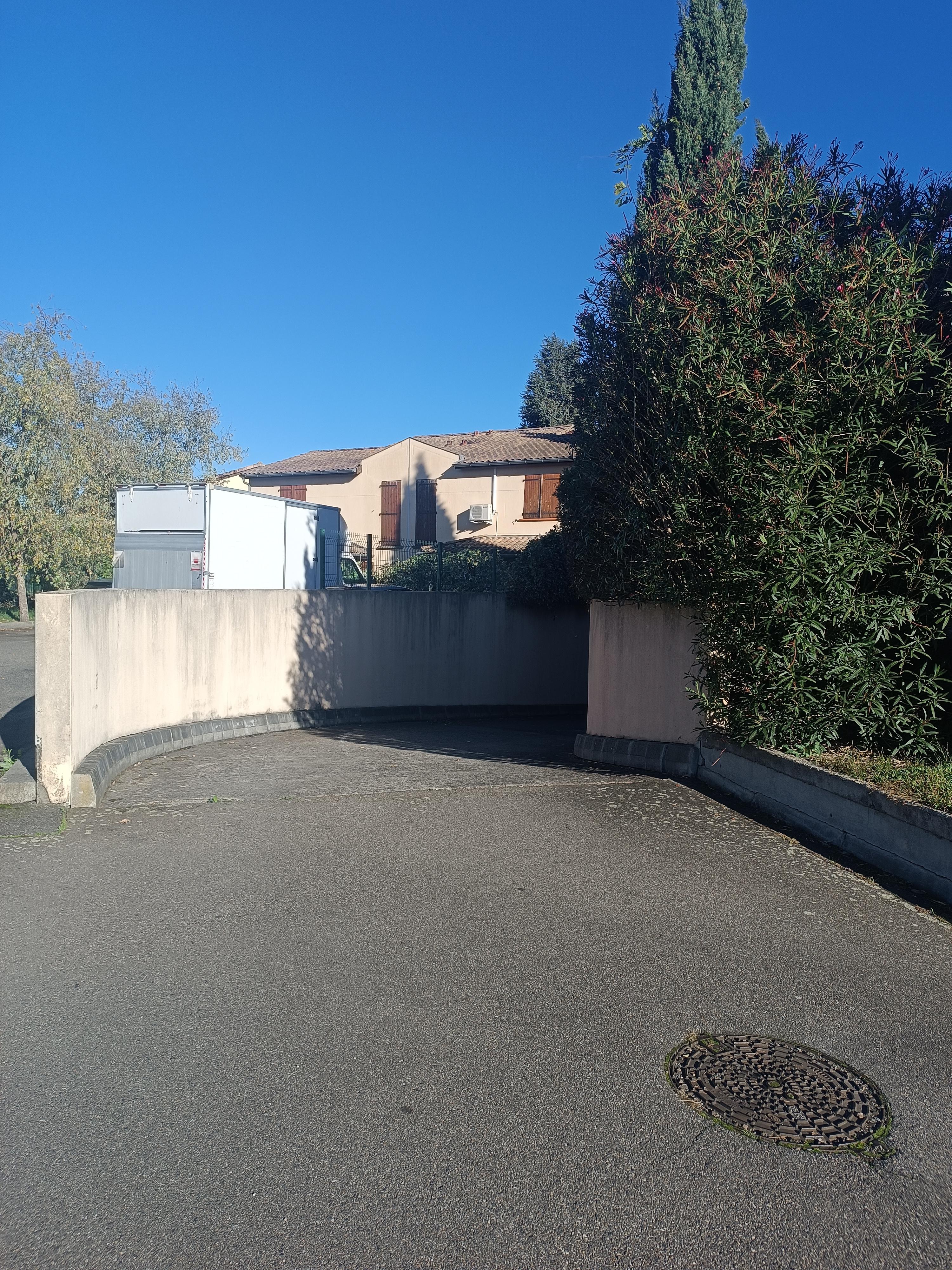 INTRA - Box à louer à Toulouse