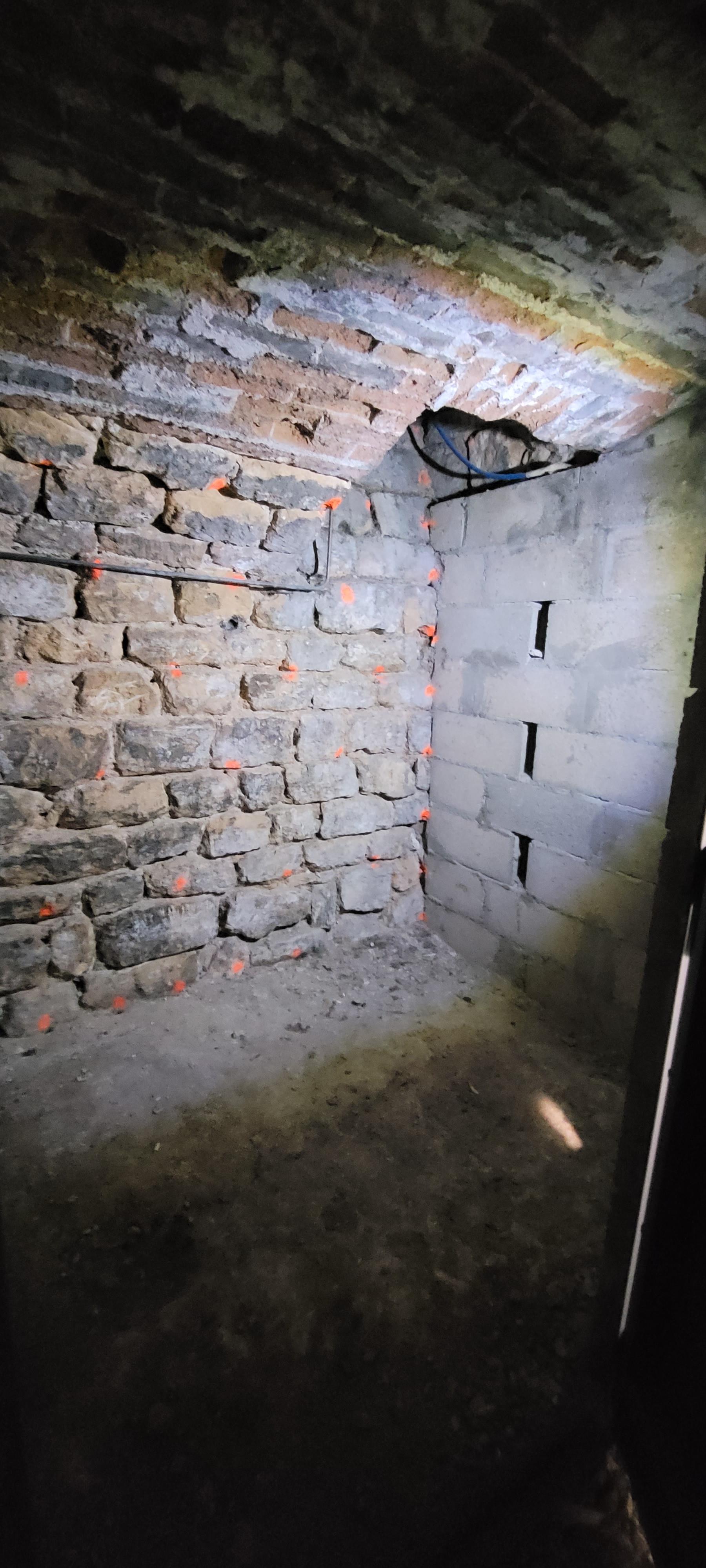 Cave sain, calm, sécurité - porte métallique