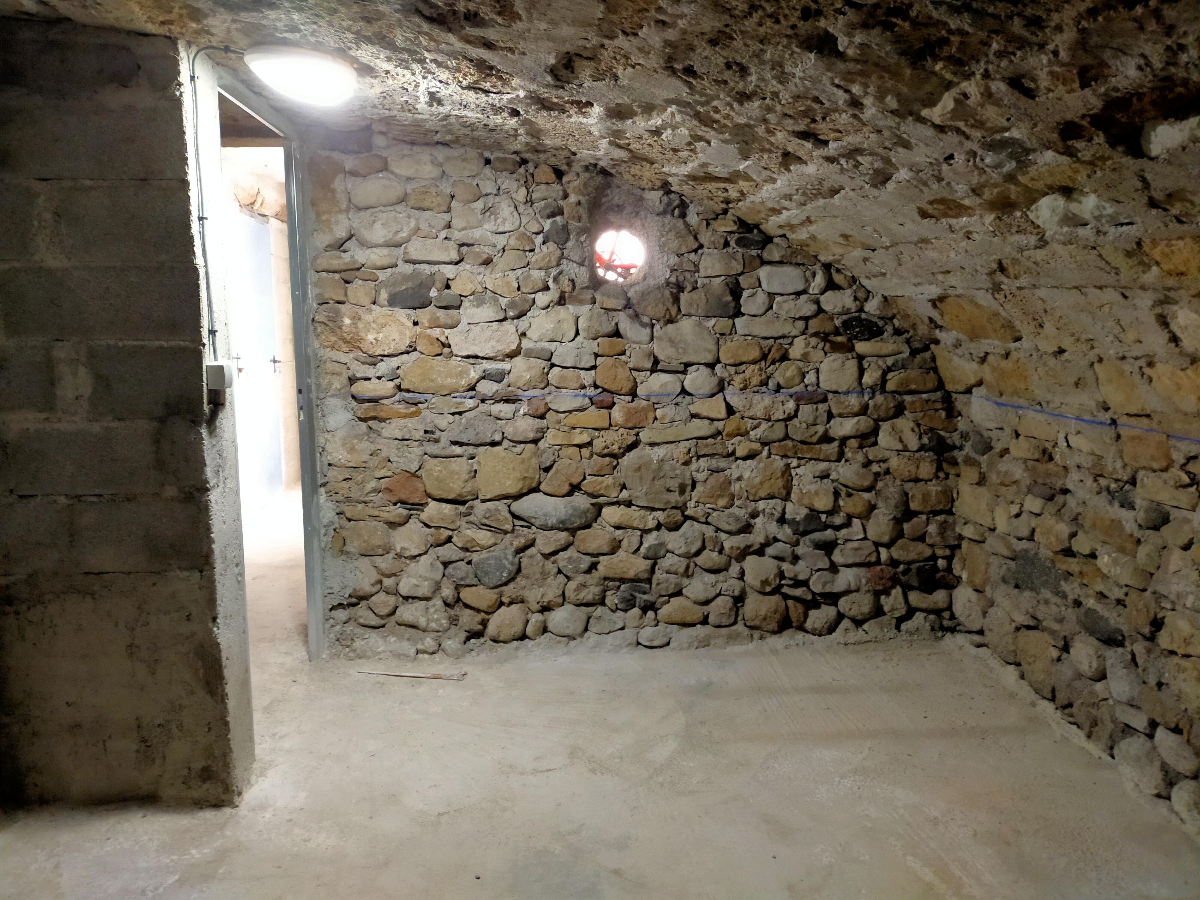 BOX DE STOCKAGE 10 M2 SECURISE EN CENTRE