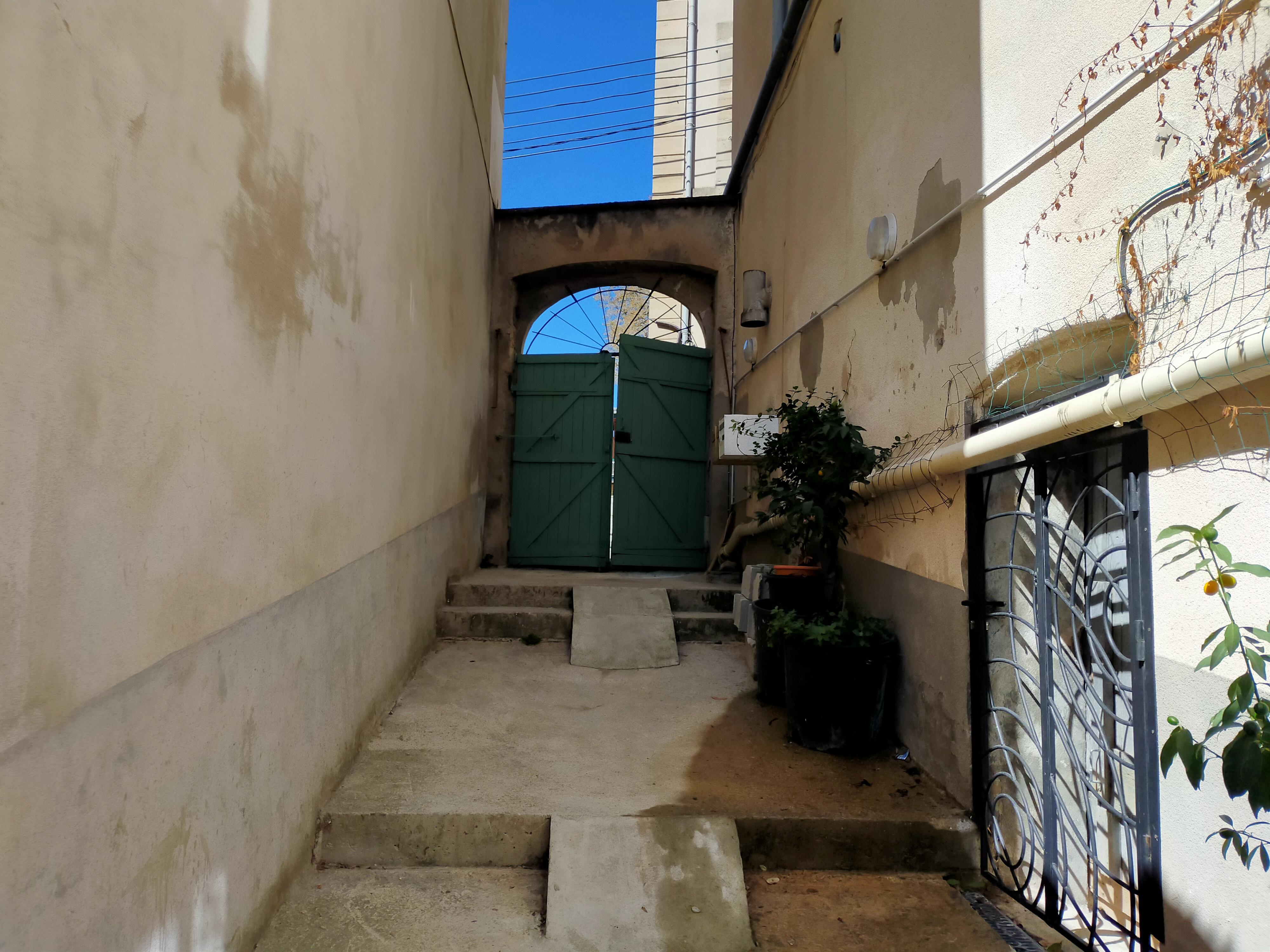 BOX DE STOCKAGE 10 M2 SECURISE EN CENTRE