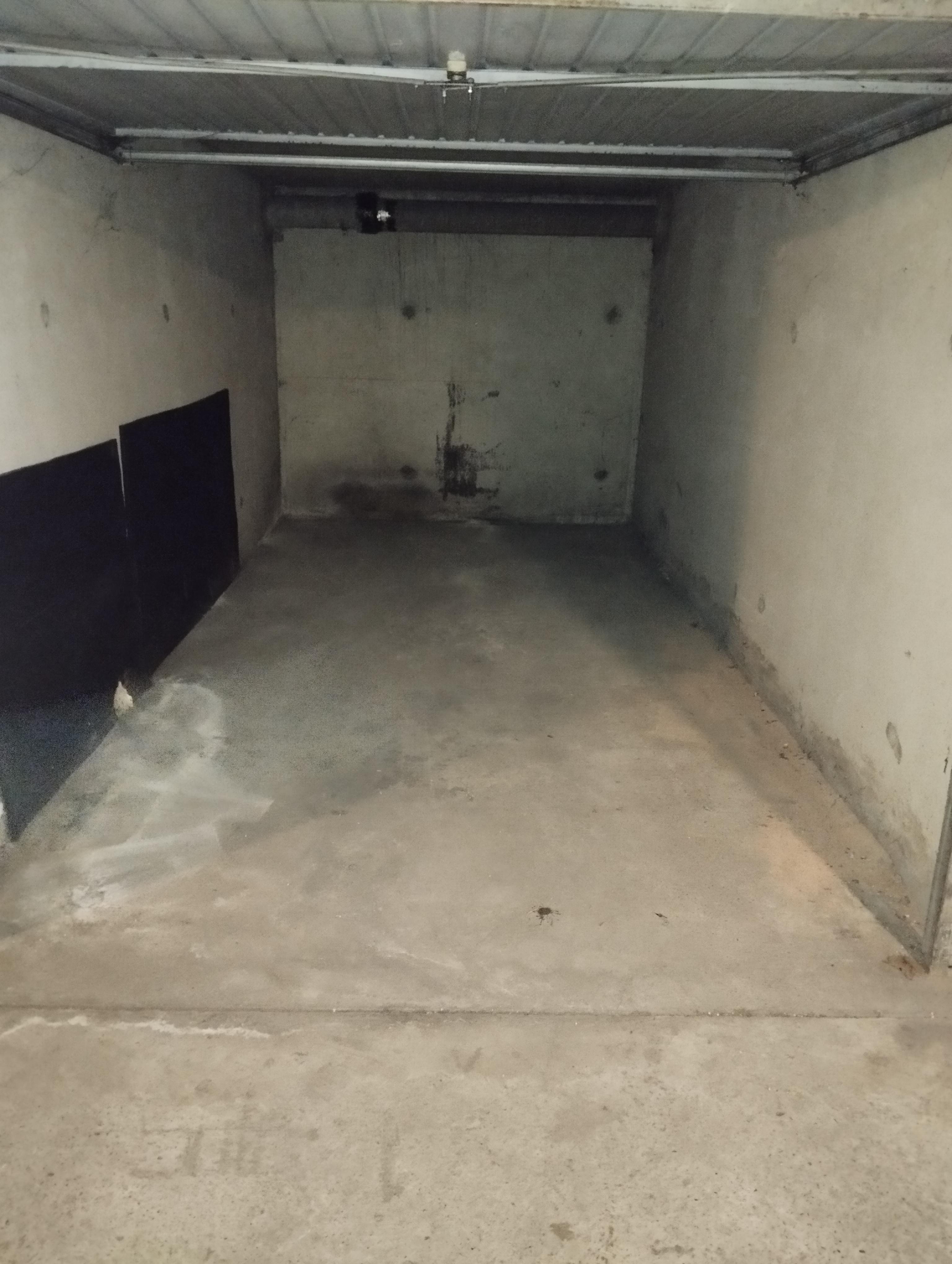 Garage/box 12m² à Charvieu-Chavagneux