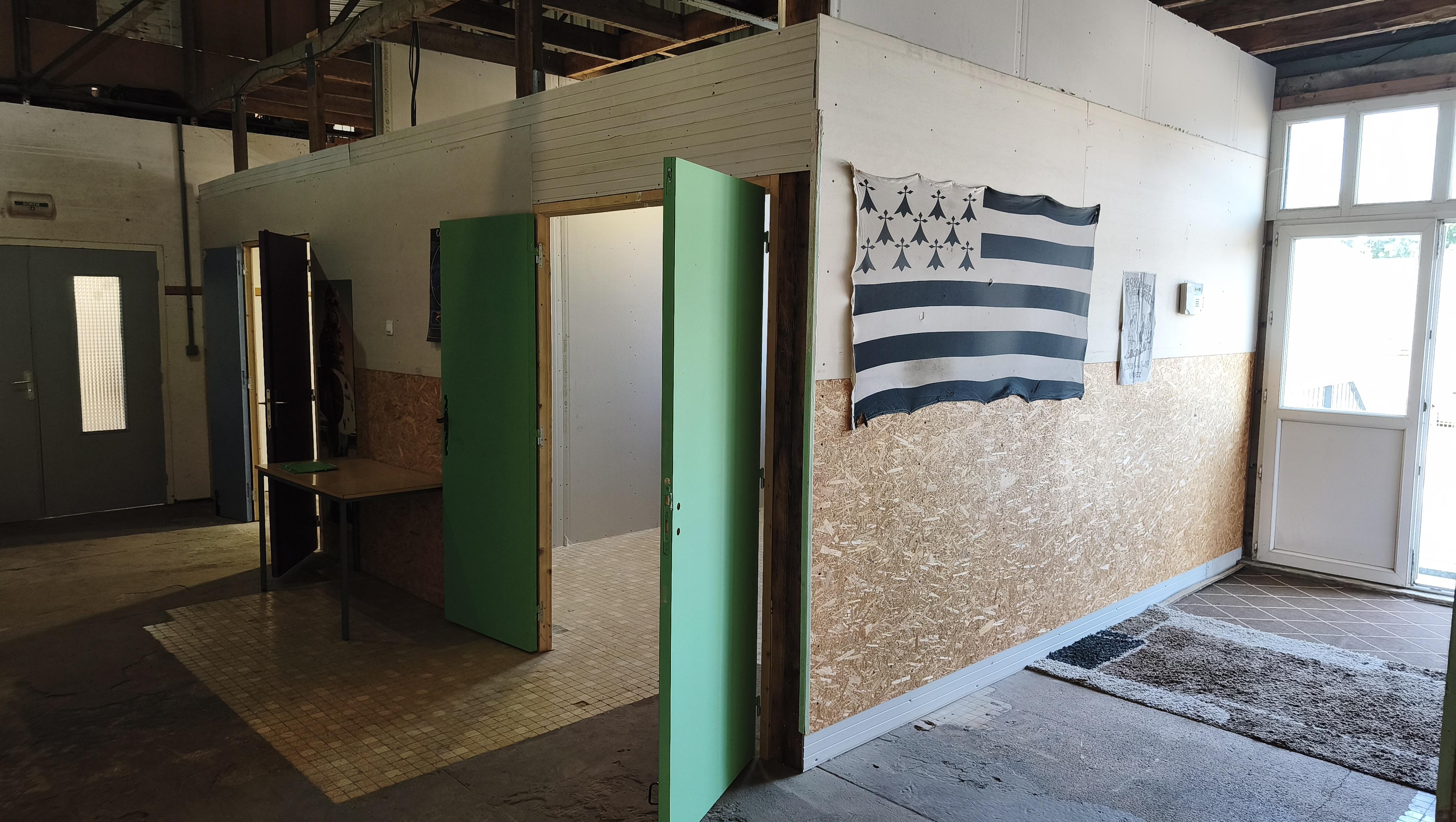 BOX GARDE MEUBLE RUE DE ROSTRENEN - 15m²