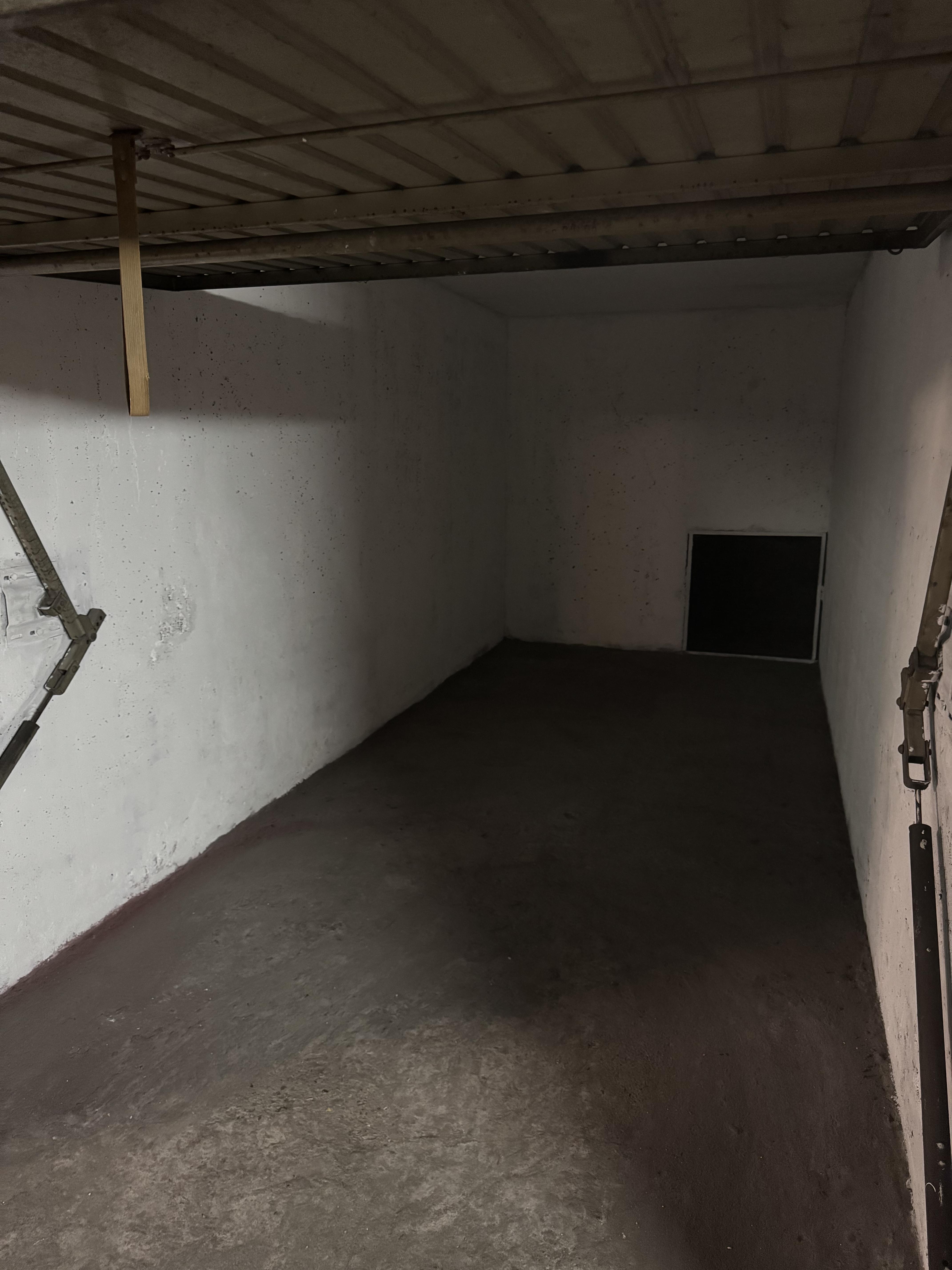 Box de stockage/parking sécurisé - 12m2 - Pantin