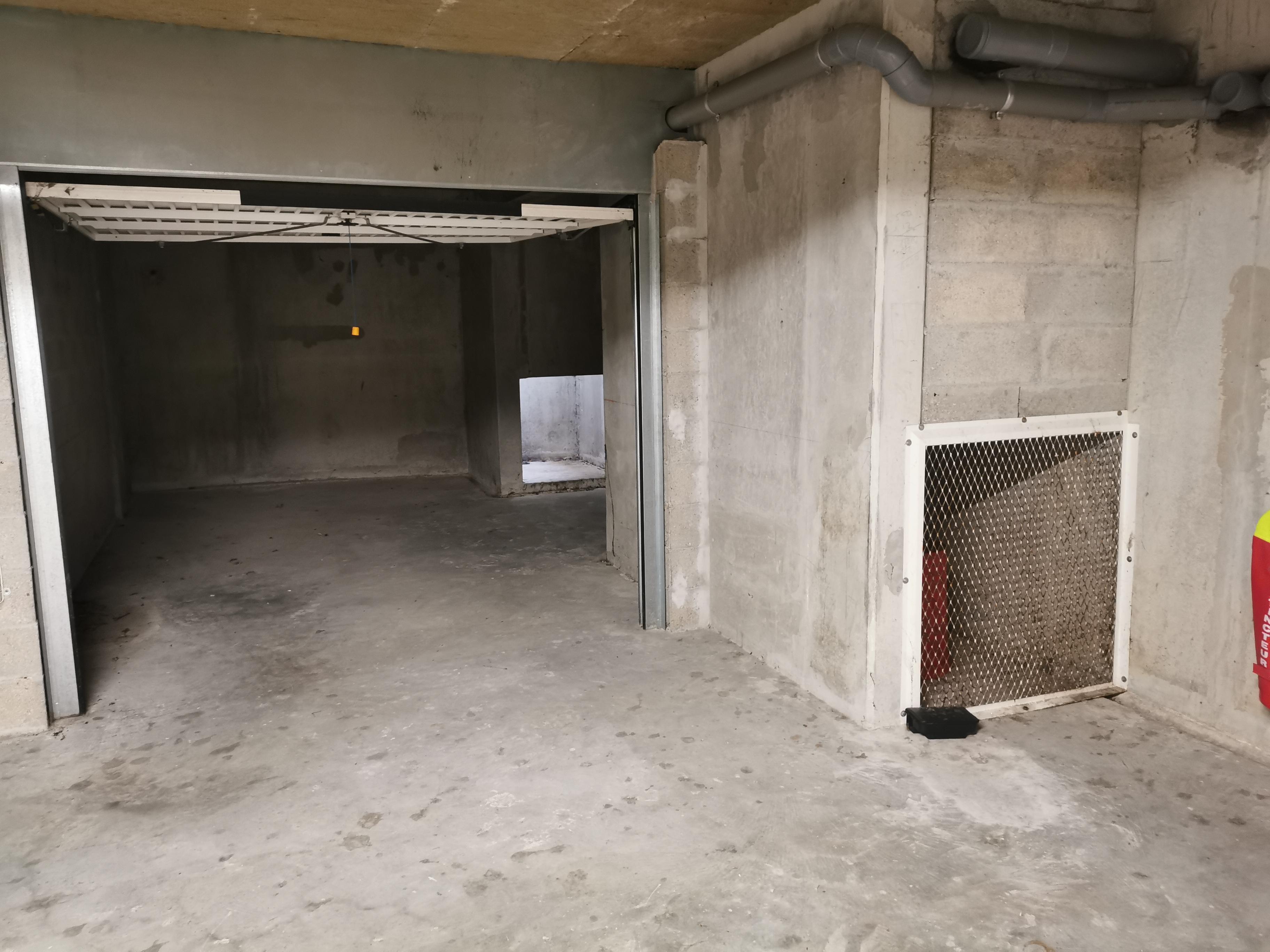 Garage 17M² -Orléans