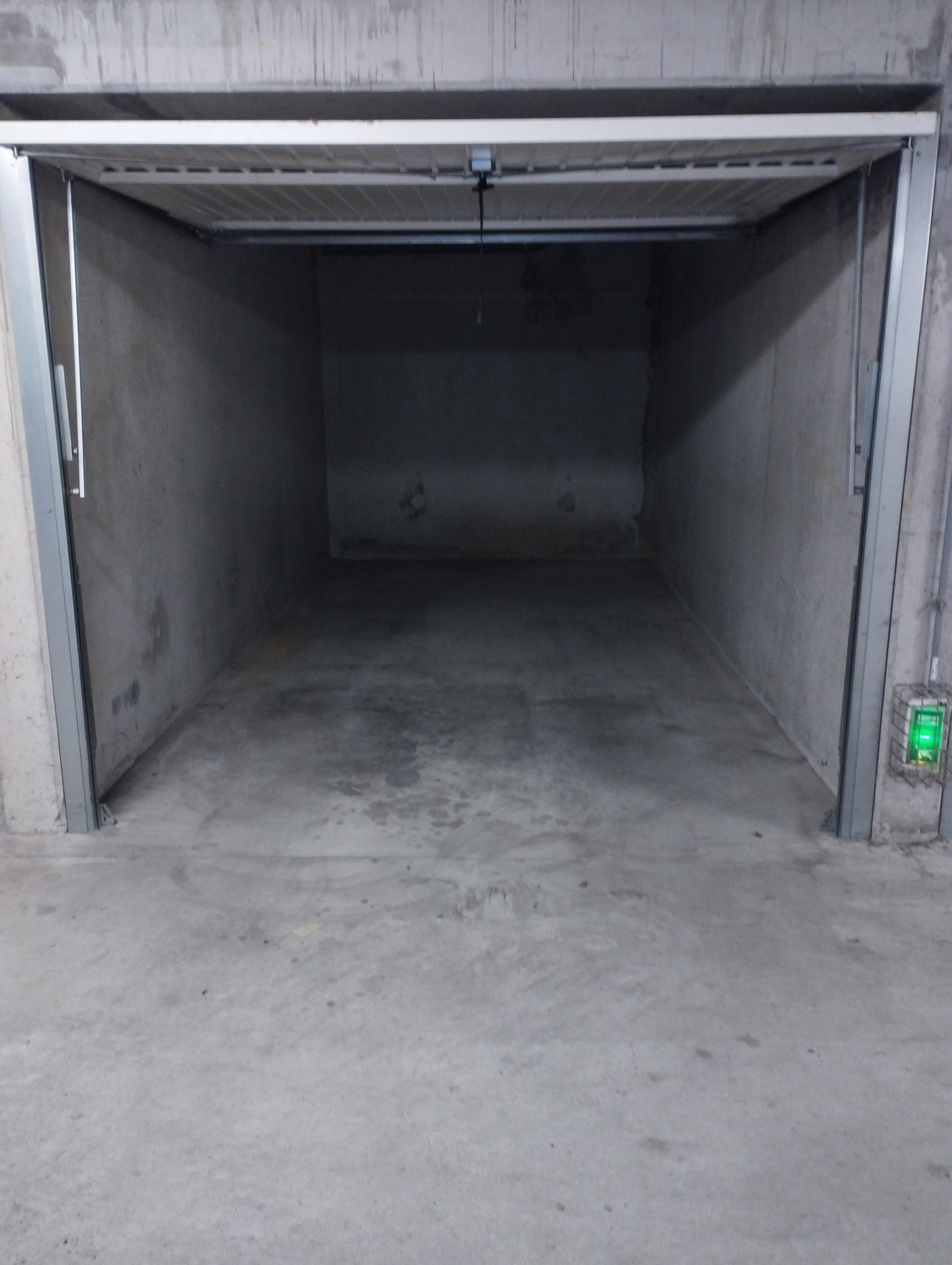 Garage 13m2 sous-sol sécurisé