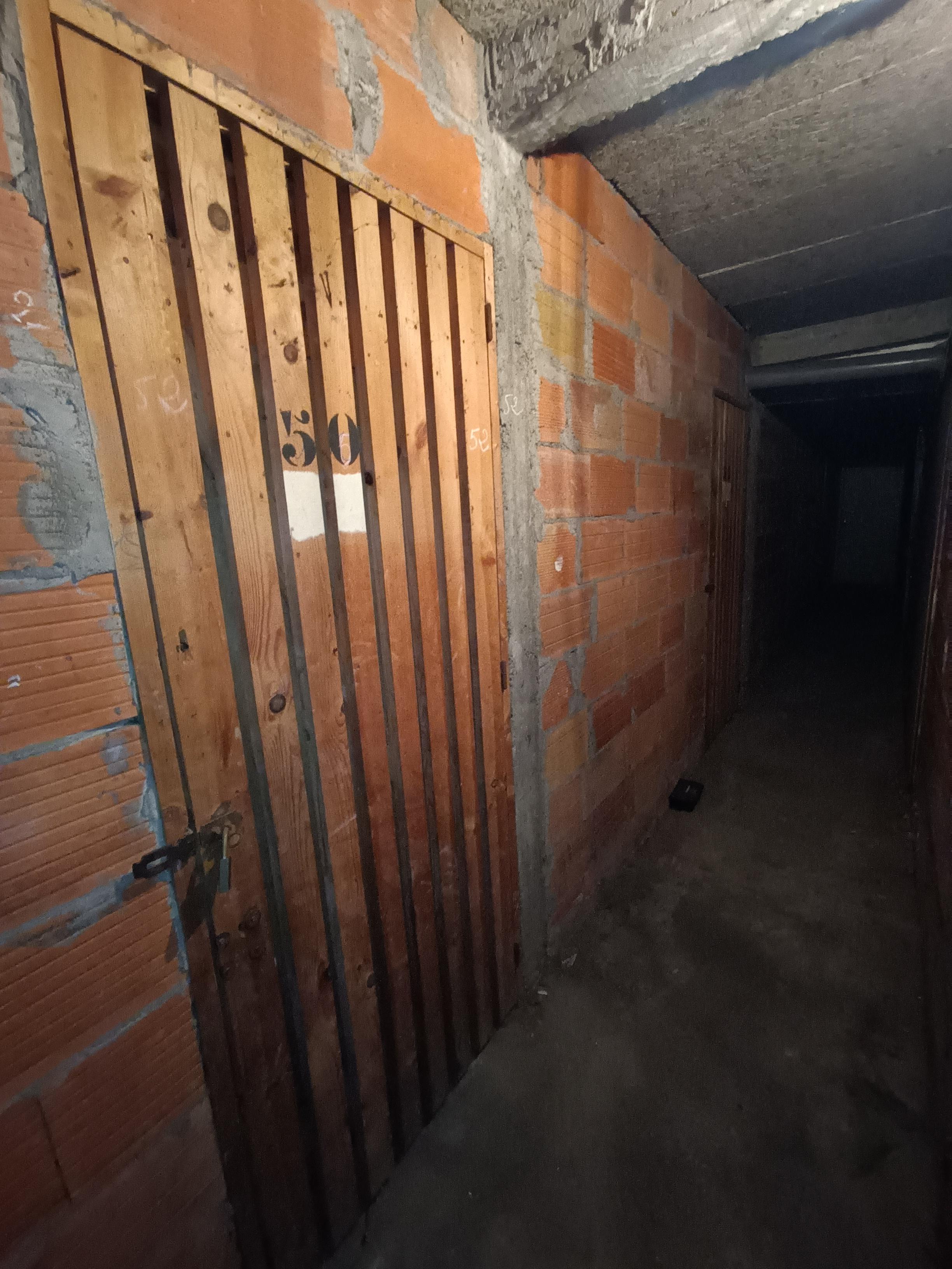 Cave 2,5 m² (6 m3), facile d'accès, lumière,