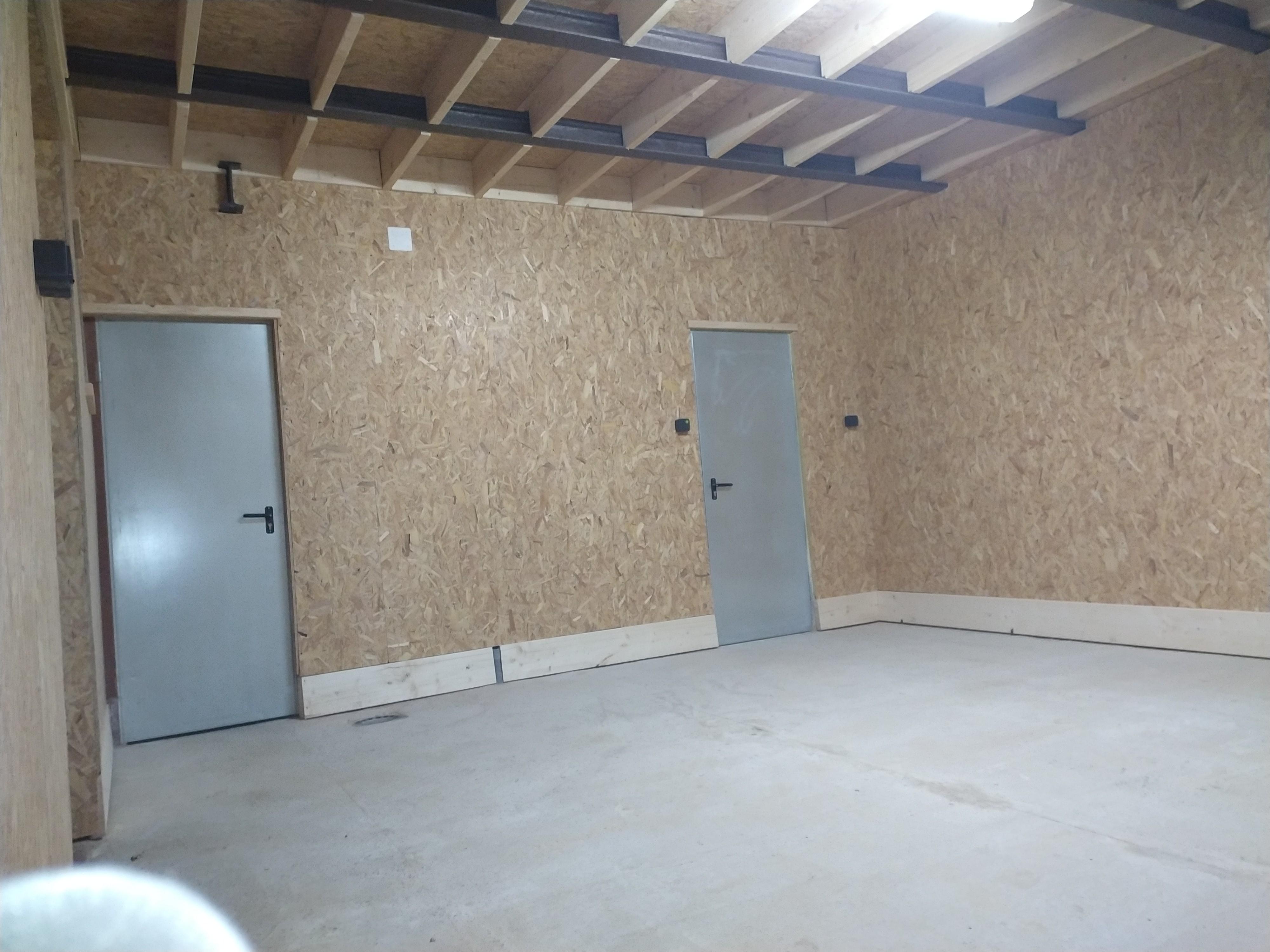 Box de stockage -25m2- proche A4