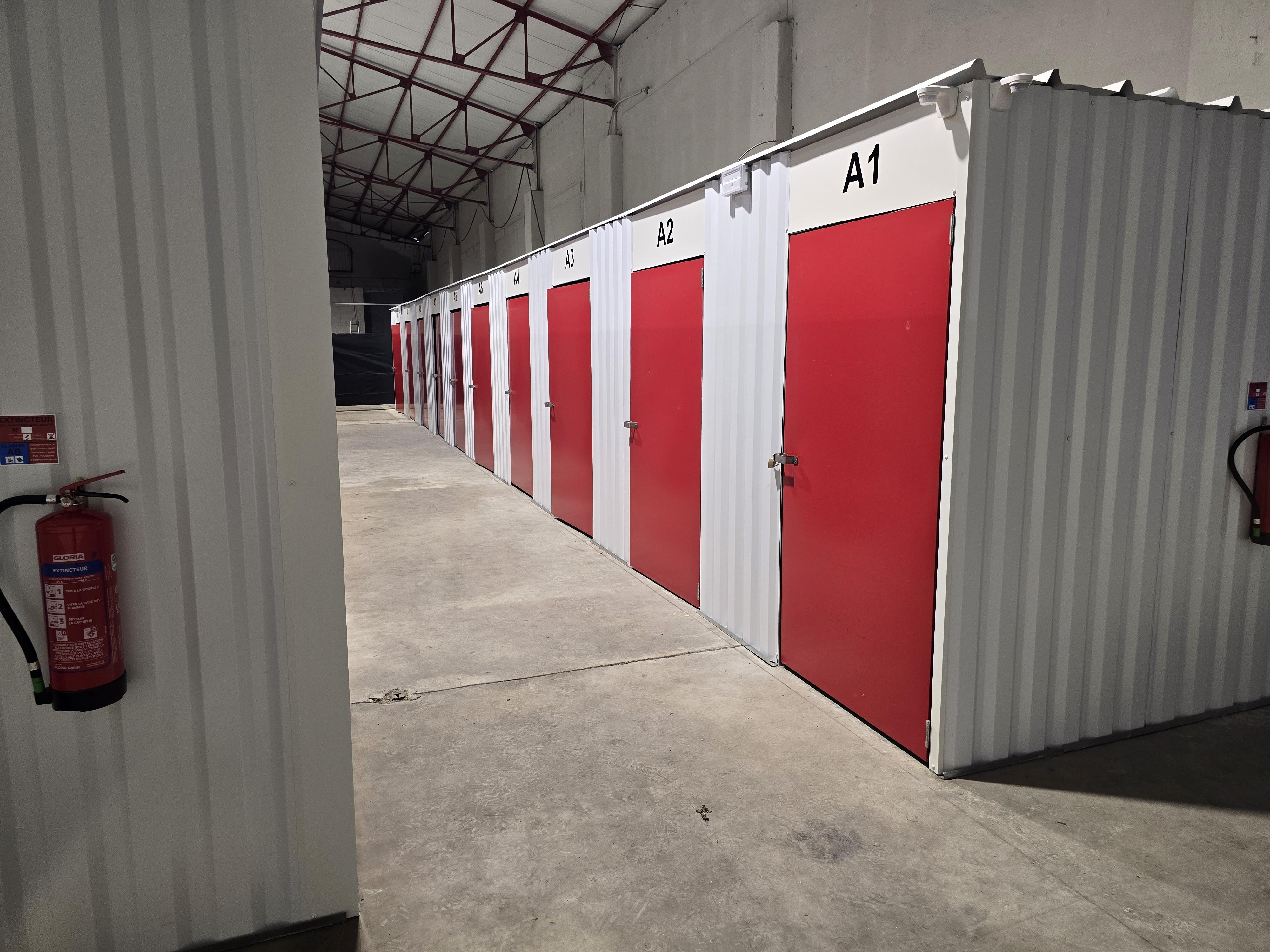 Centre self-stockage box