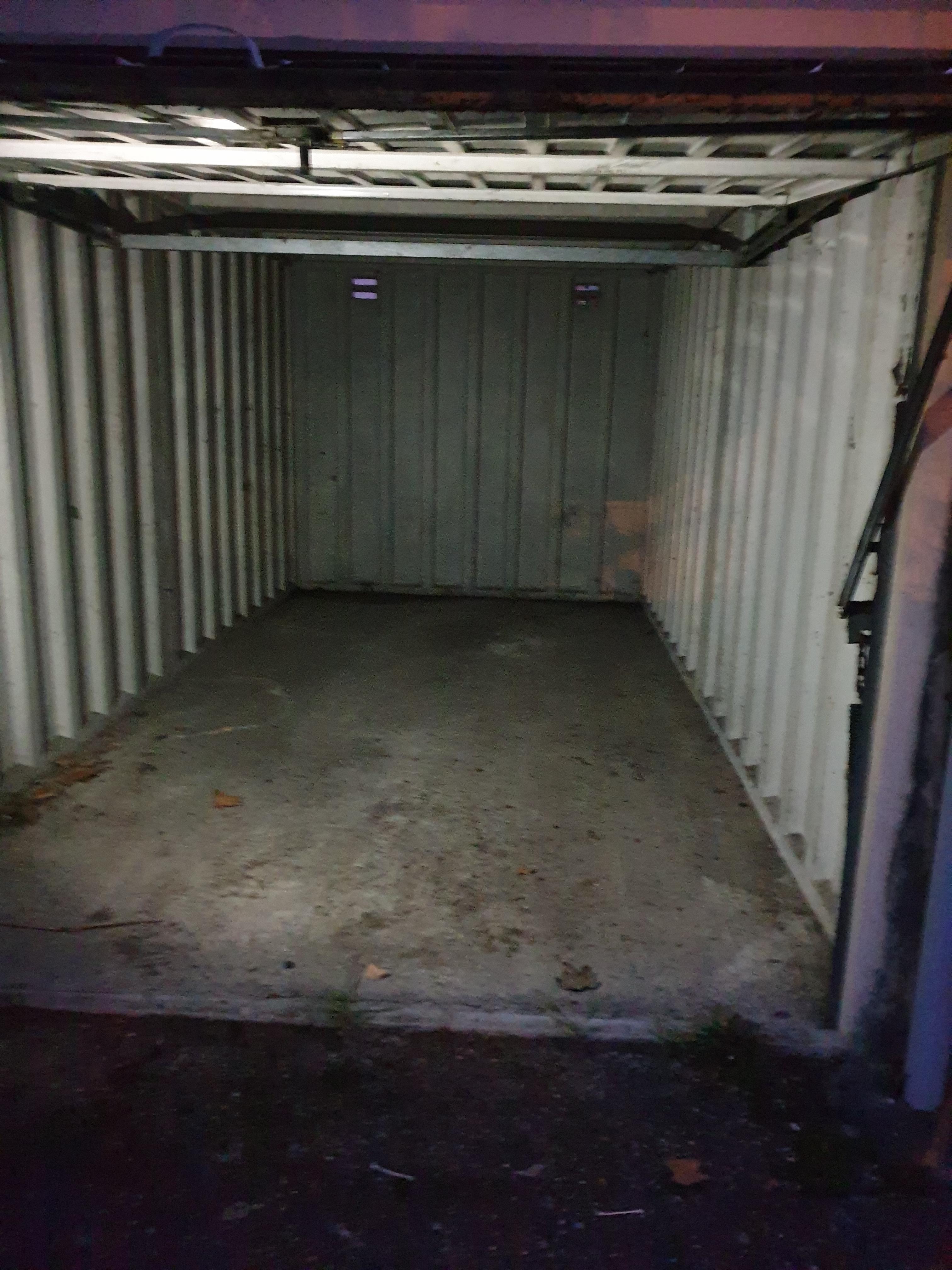 Box fermé sécurisé / Parking